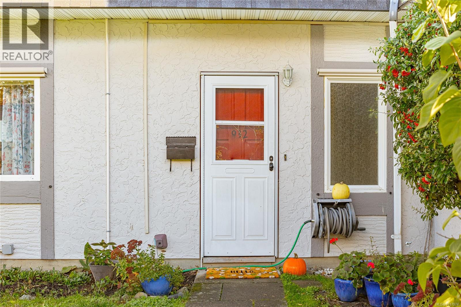 932 Market St, Victoria, British Columbia  V8T 2E9 - Photo 2 - 1017974