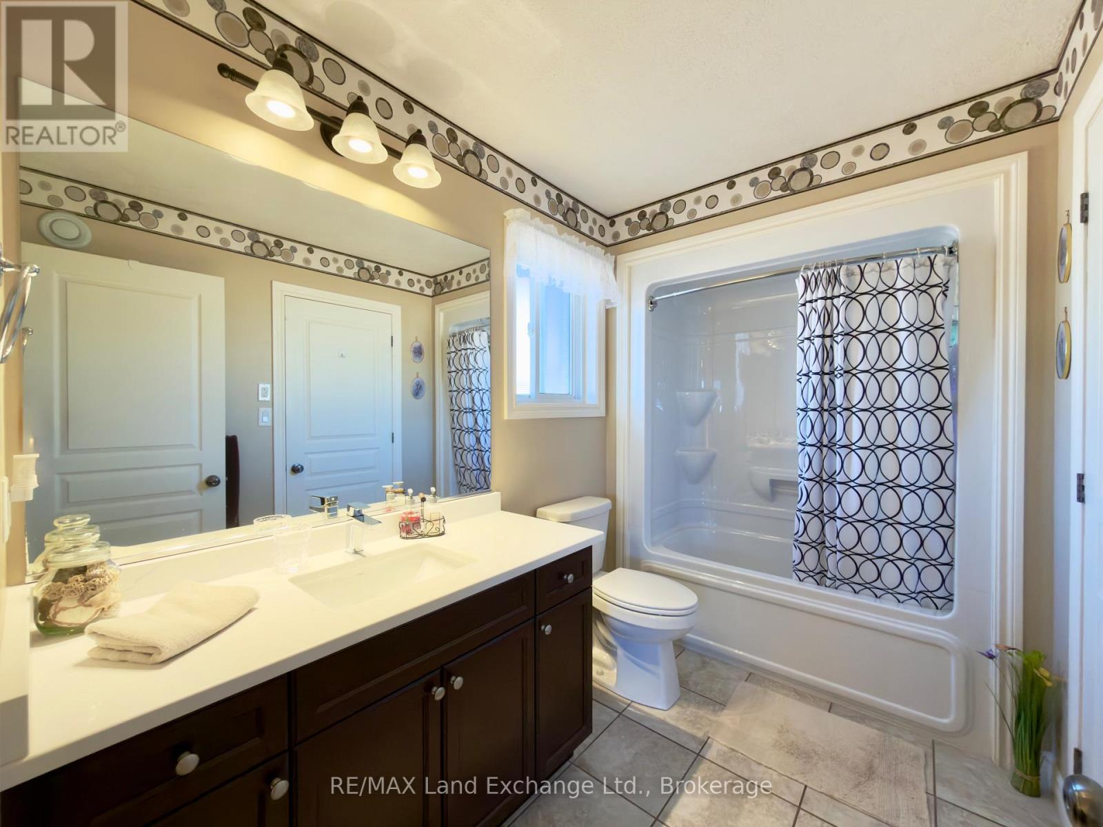 210 Stickel Street, Saugeen Shores, Ontario  N0H 2C1 - Photo 10 - X12485351