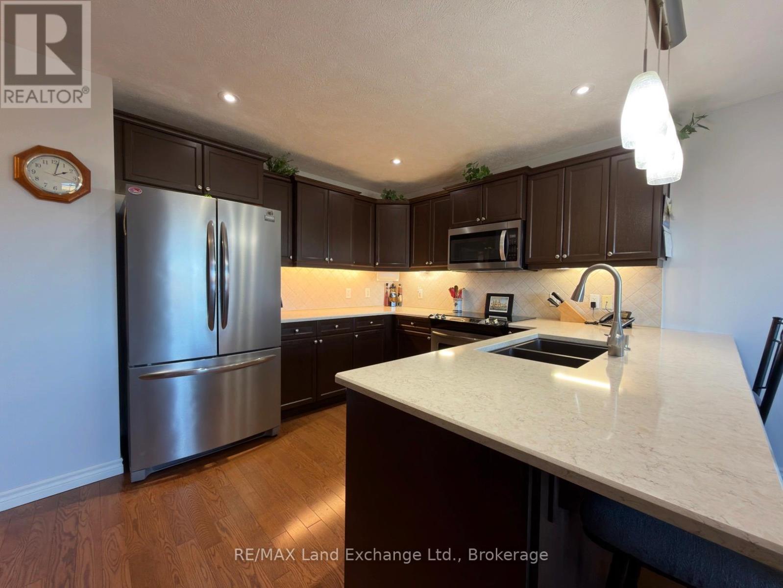 210 Stickel Street, Saugeen Shores, Ontario  N0H 2C1 - Photo 7 - X12485351