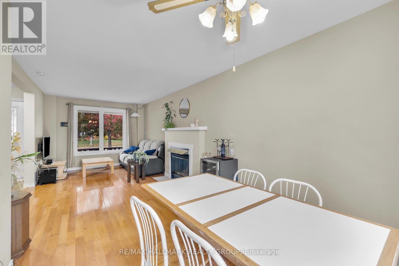 336 Mceachern Crescent, Ottawa, Ontario  K1E 3P5 - Photo 15 - X12485313