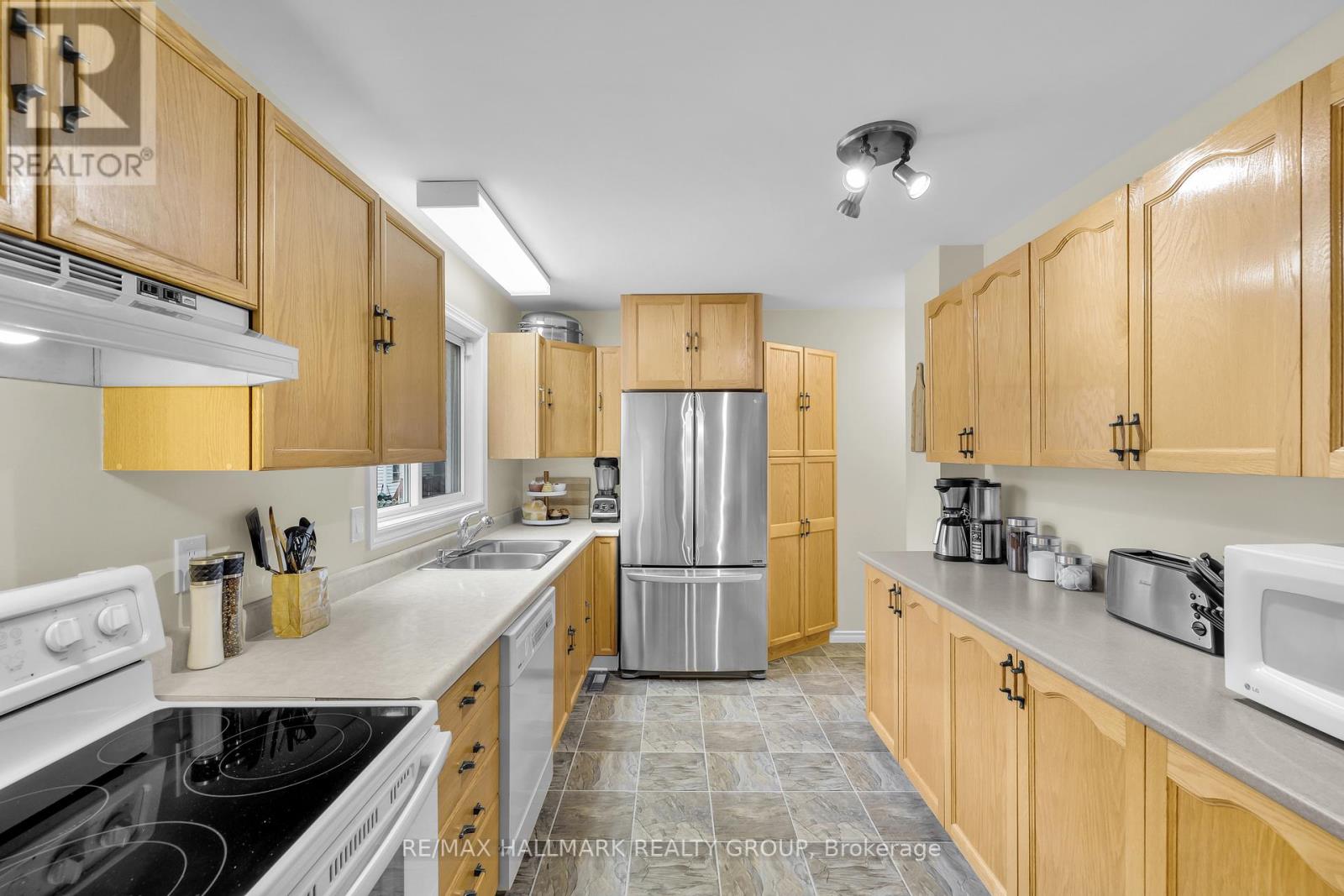 336 Mceachern Crescent, Ottawa, Ontario  K1E 3P5 - Photo 16 - X12485313