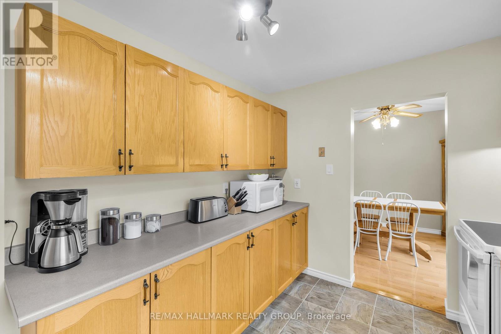 336 Mceachern Crescent, Ottawa, Ontario  K1E 3P5 - Photo 19 - X12485313