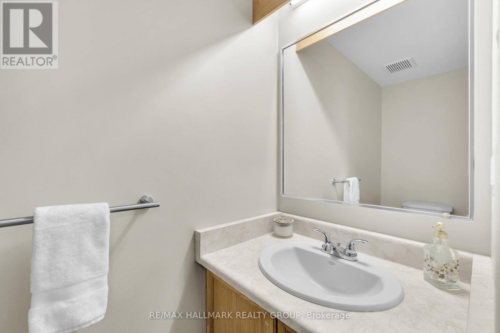 336 Mceachern Crescent, Ottawa, Ontario  K1E 3P5 - Photo 20 - X12485313