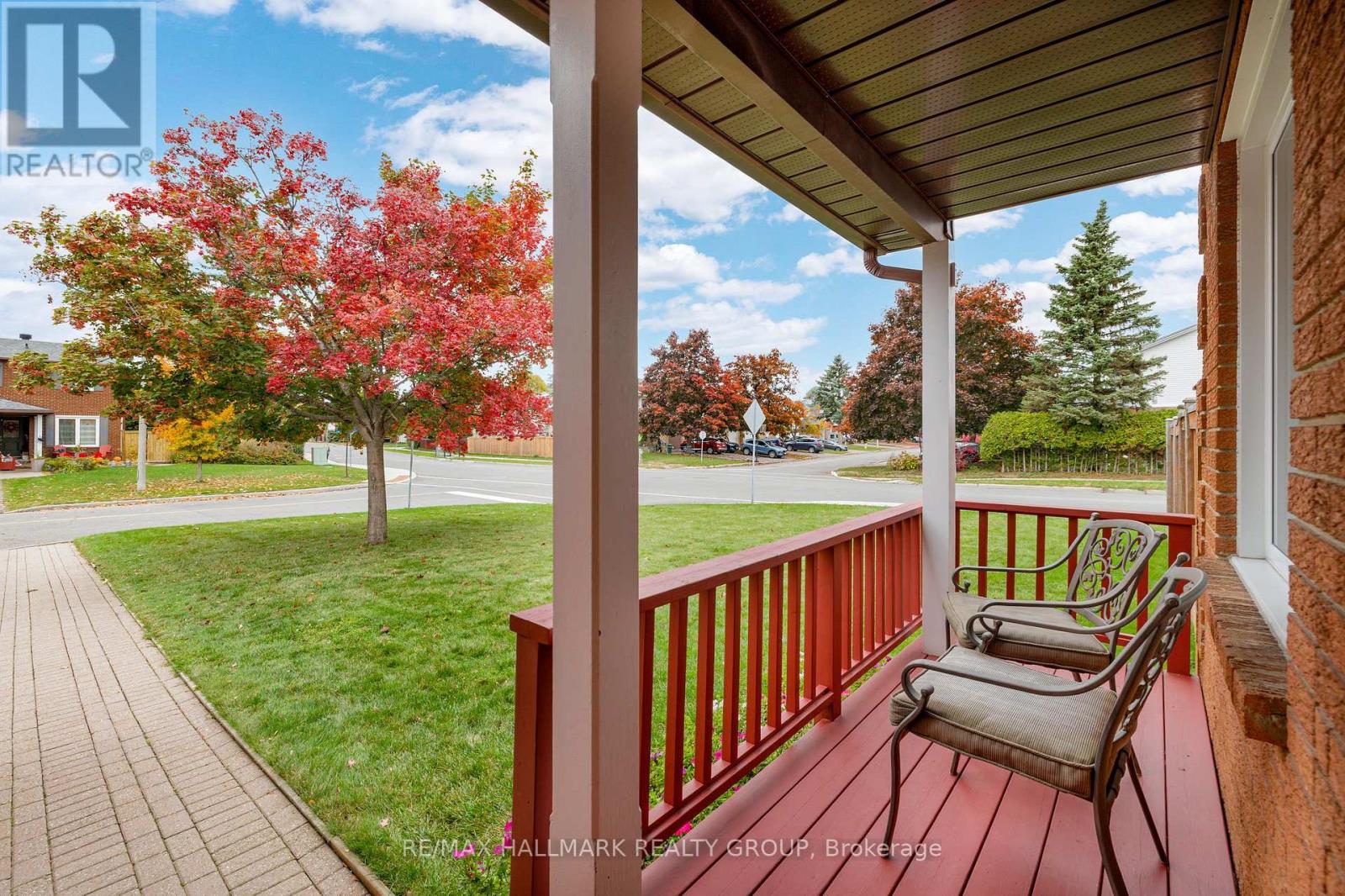 336 Mceachern Crescent, Ottawa, Ontario  K1E 3P5 - Photo 3 - X12485313