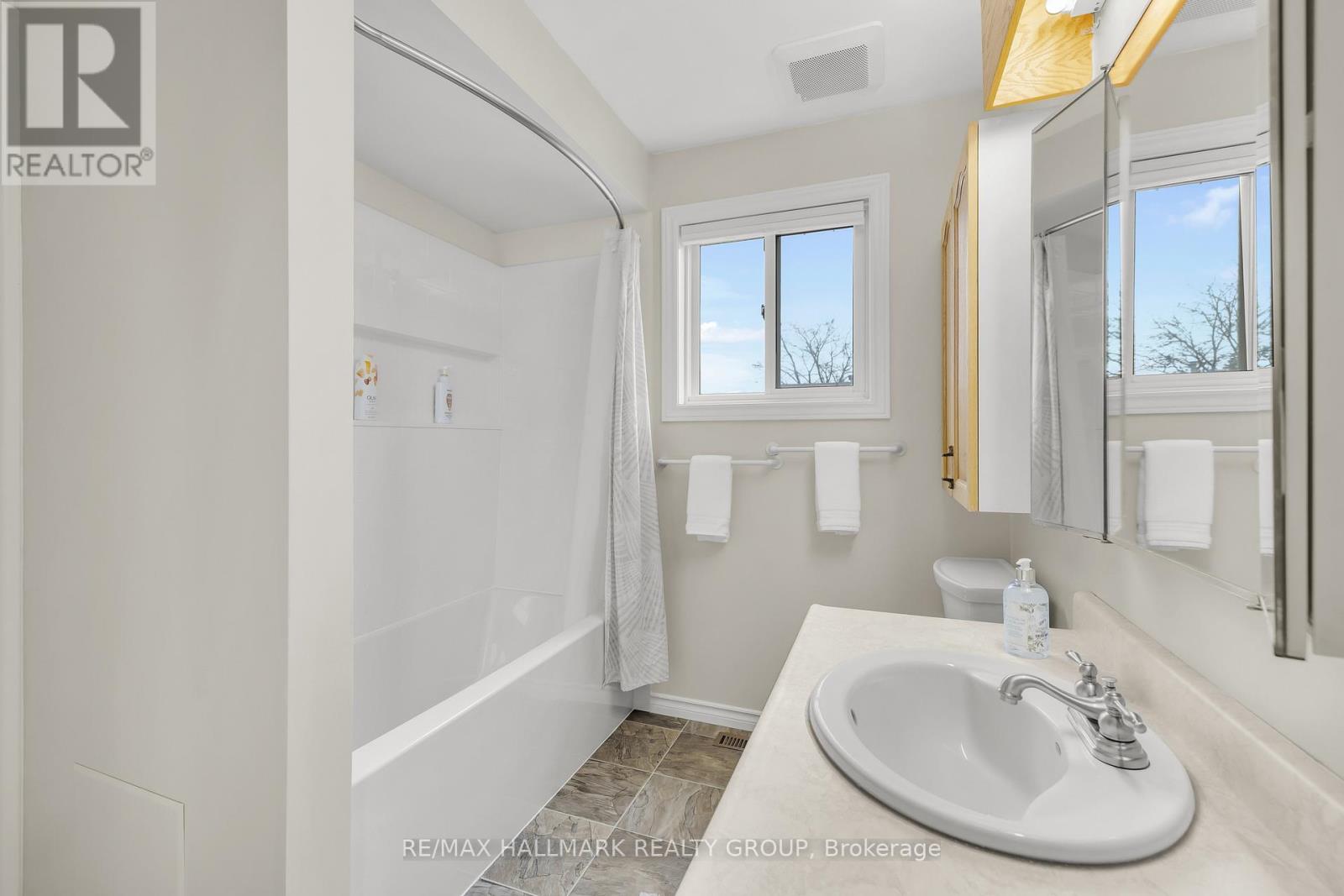 336 Mceachern Crescent, Ottawa, Ontario  K1E 3P5 - Photo 31 - X12485313