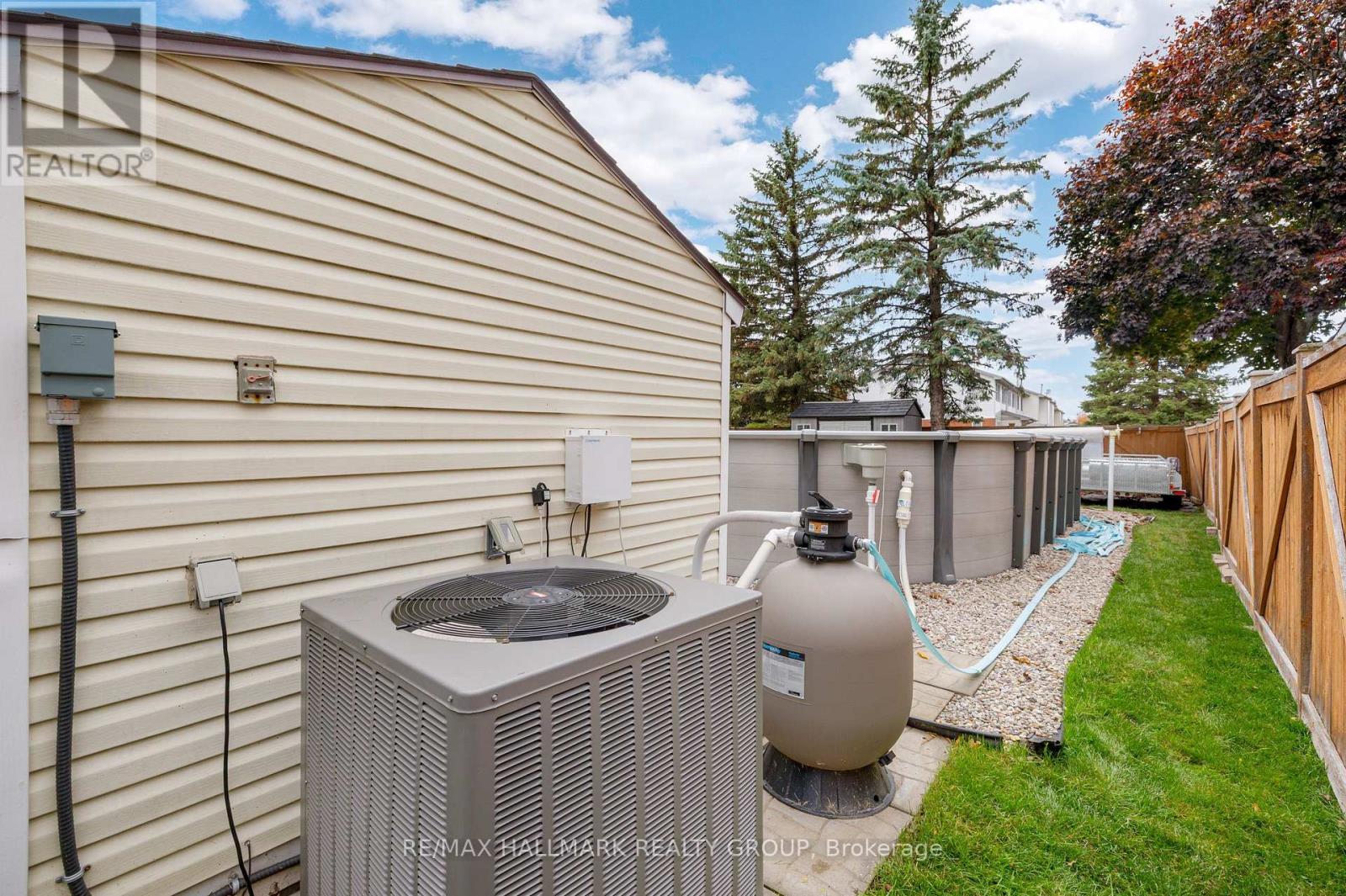 336 Mceachern Crescent, Ottawa, Ontario  K1E 3P5 - Photo 43 - X12485313