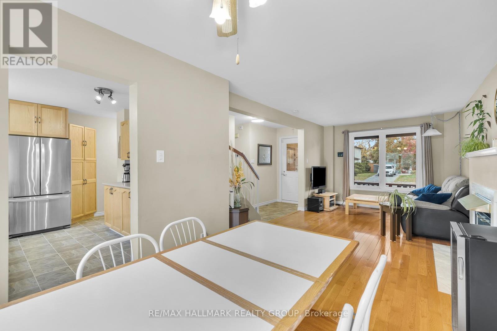 336 Mceachern Crescent, Ottawa, Ontario  K1E 3P5 - Photo 5 - X12485313