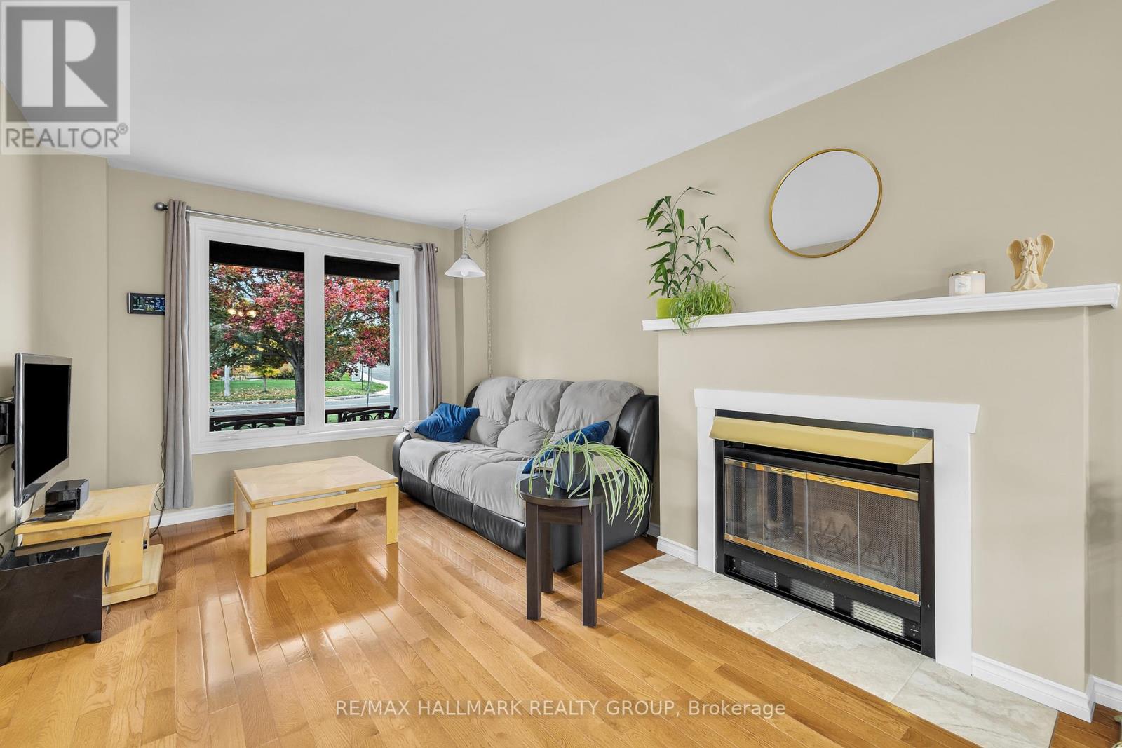 336 Mceachern Crescent, Ottawa, Ontario  K1E 3P5 - Photo 7 - X12485313