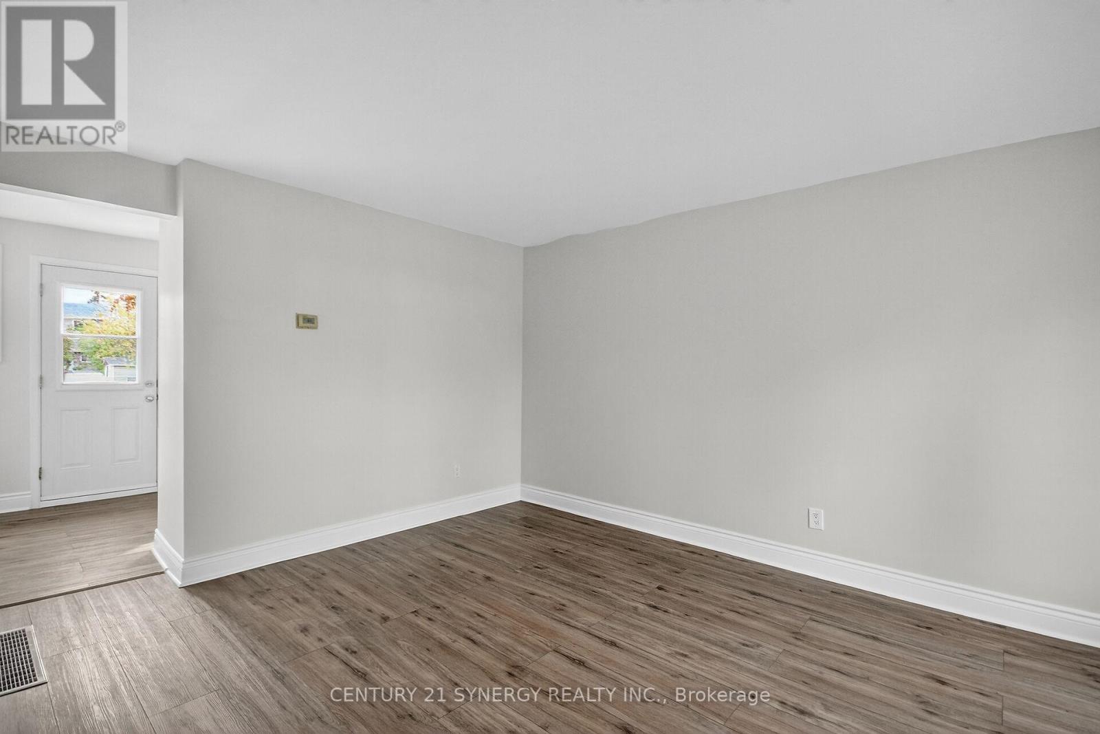 928 Meadowlands Drive, Ottawa, Ontario  K2C 0K3 - Photo 4 - X12485327