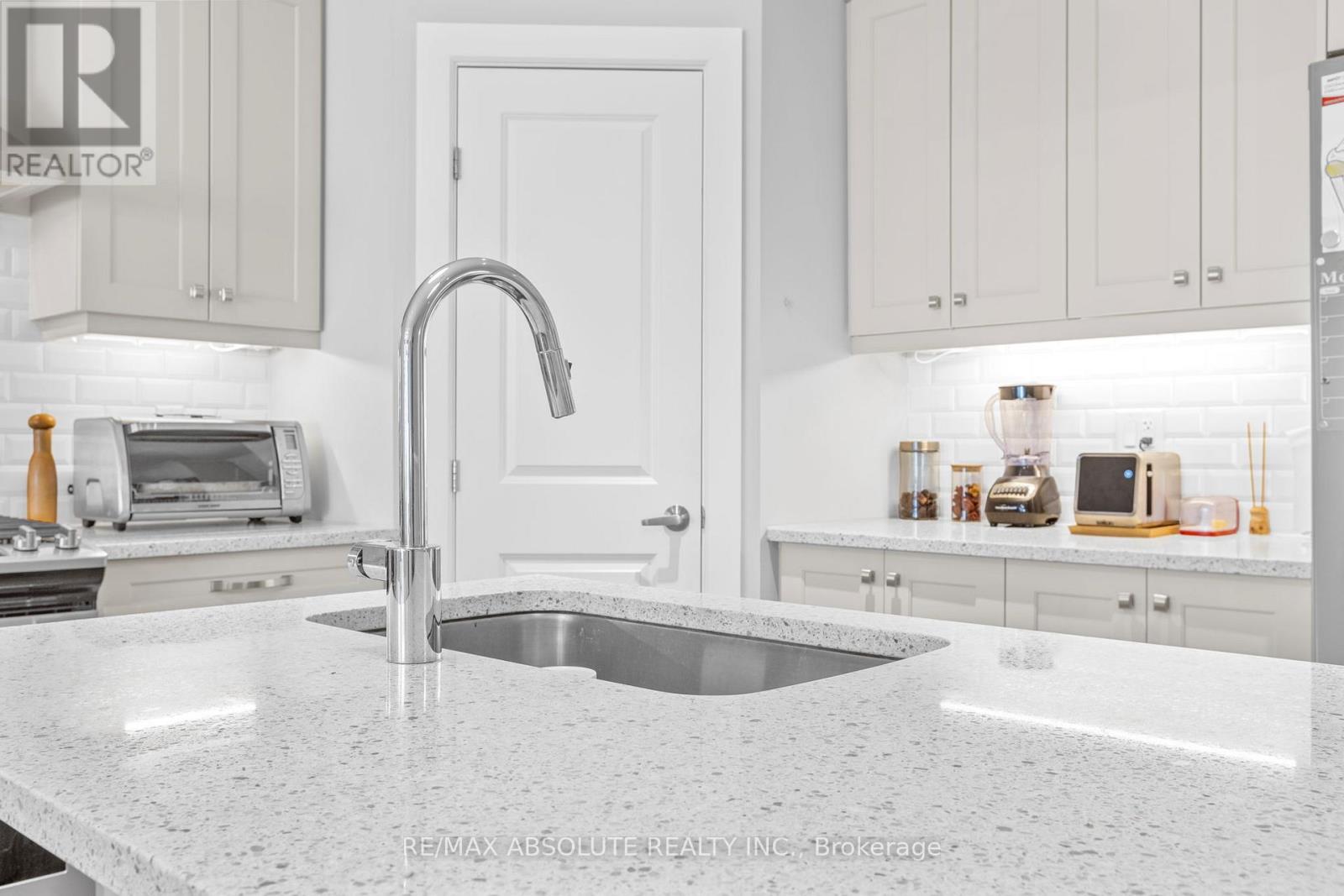 19 Elmer West Street, Mississippi Mills, Ontario  K0A 1A0 - Photo 10 - X12485334