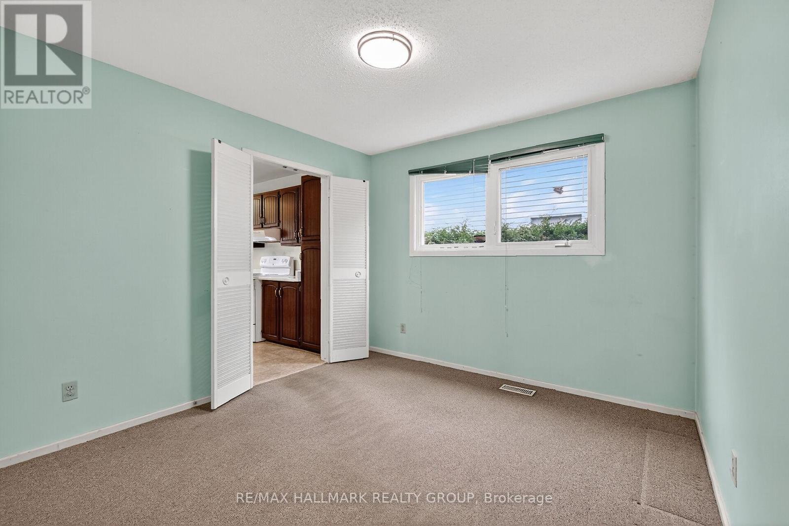 1415 Plumber Avenue, Ottawa, Ontario  K1K 4B2 - Photo 11 - X12485358