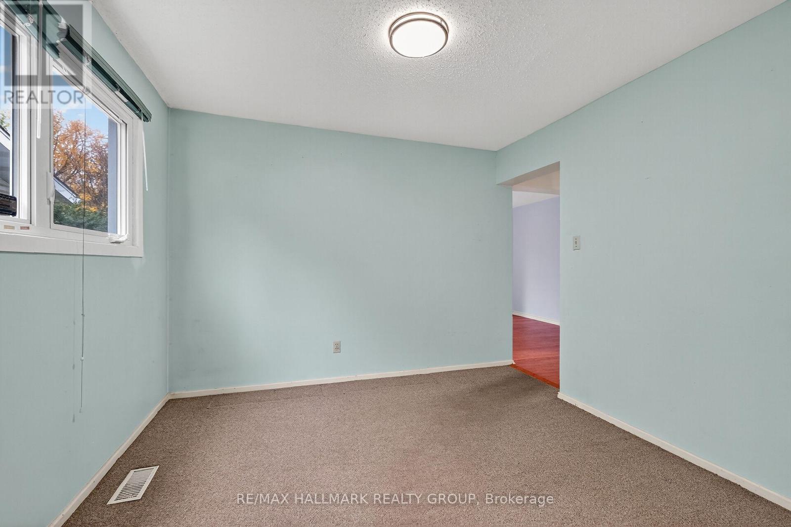 1415 Plumber Avenue, Ottawa, Ontario  K1K 4B2 - Photo 13 - X12485358