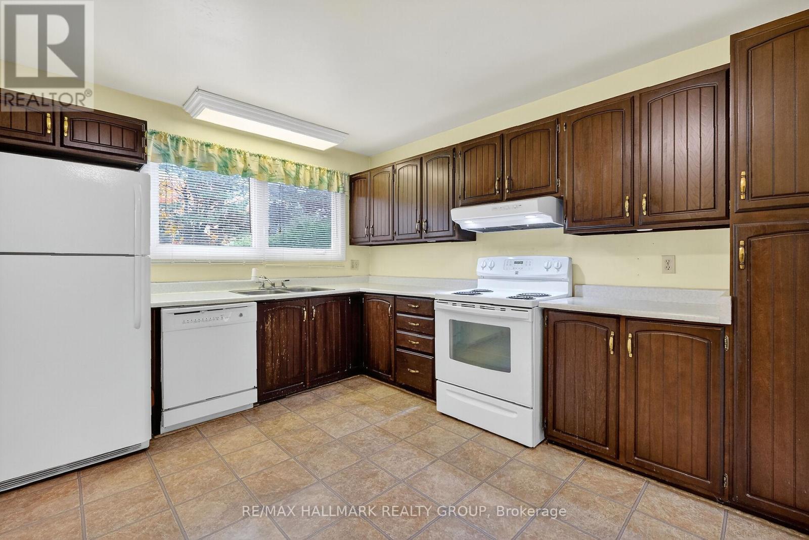 1415 Plumber Avenue, Ottawa, Ontario  K1K 4B2 - Photo 15 - X12485358