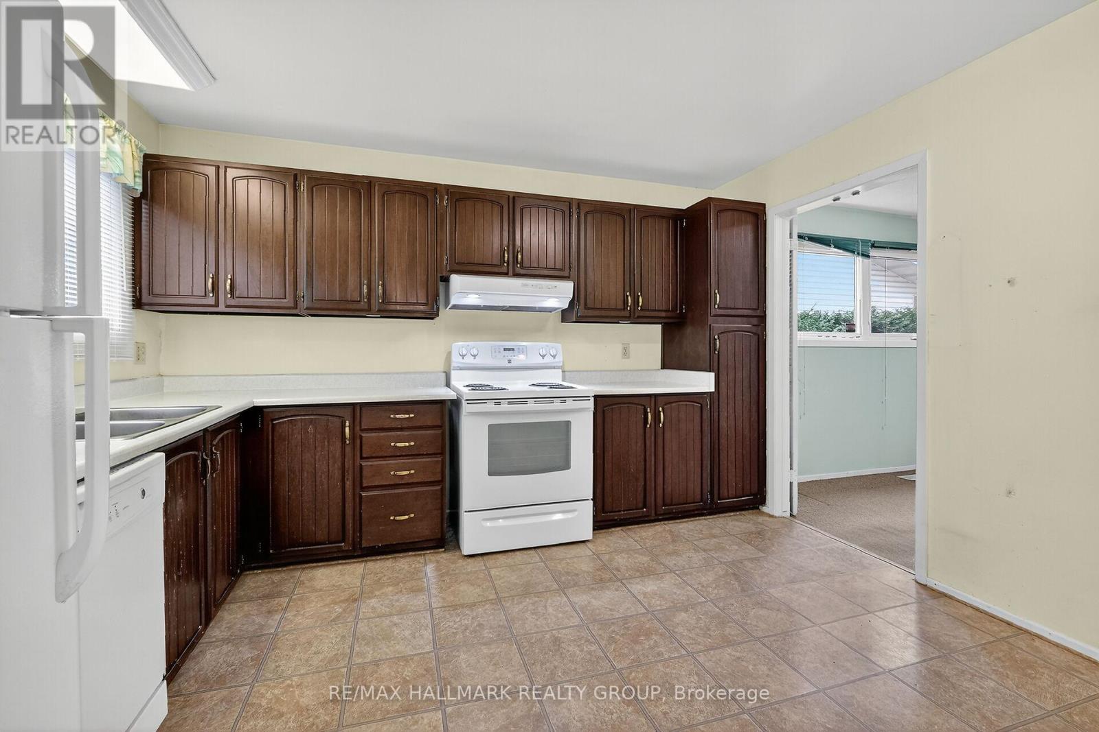 1415 Plumber Avenue, Ottawa, Ontario  K1K 4B2 - Photo 16 - X12485358