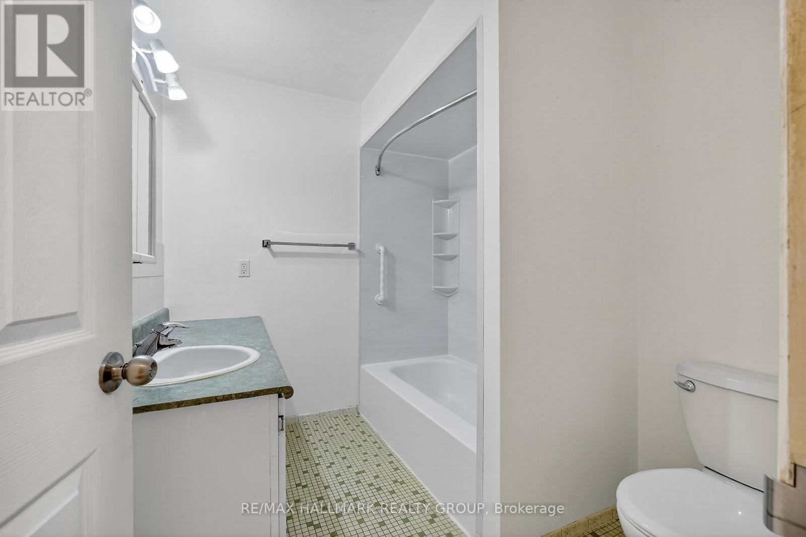 1415 Plumber Avenue, Ottawa, Ontario  K1K 4B2 - Photo 36 - X12485358