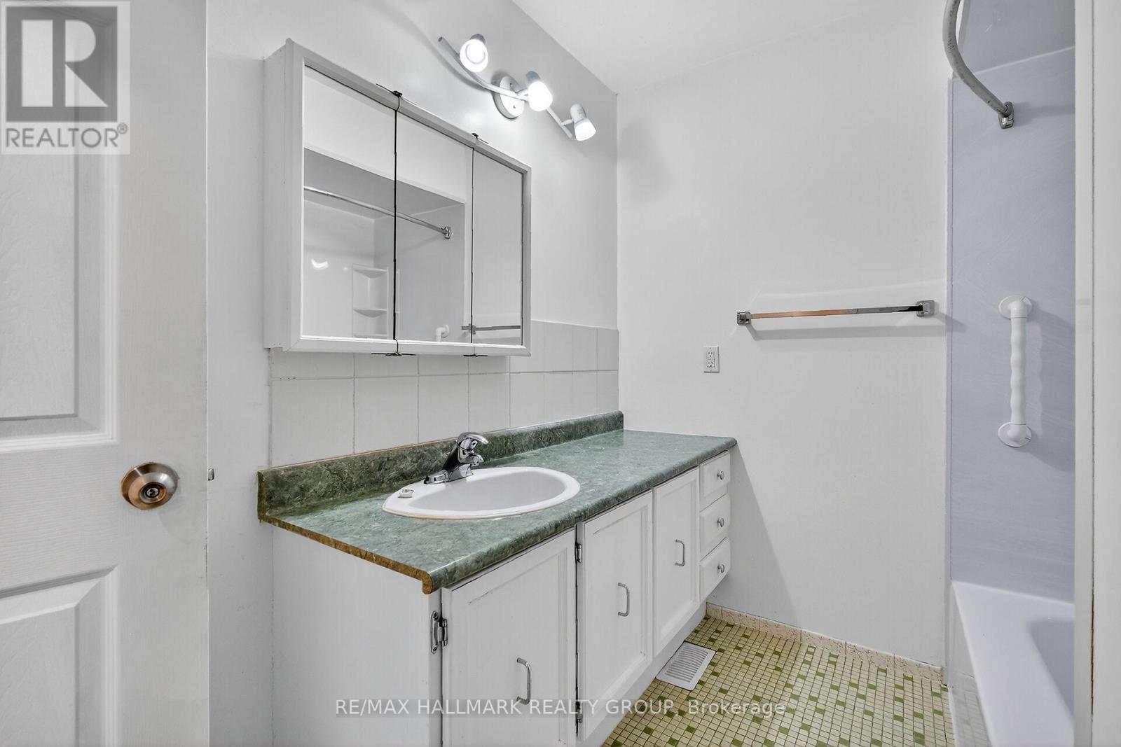 1415 Plumber Avenue, Ottawa, Ontario  K1K 4B2 - Photo 37 - X12485358