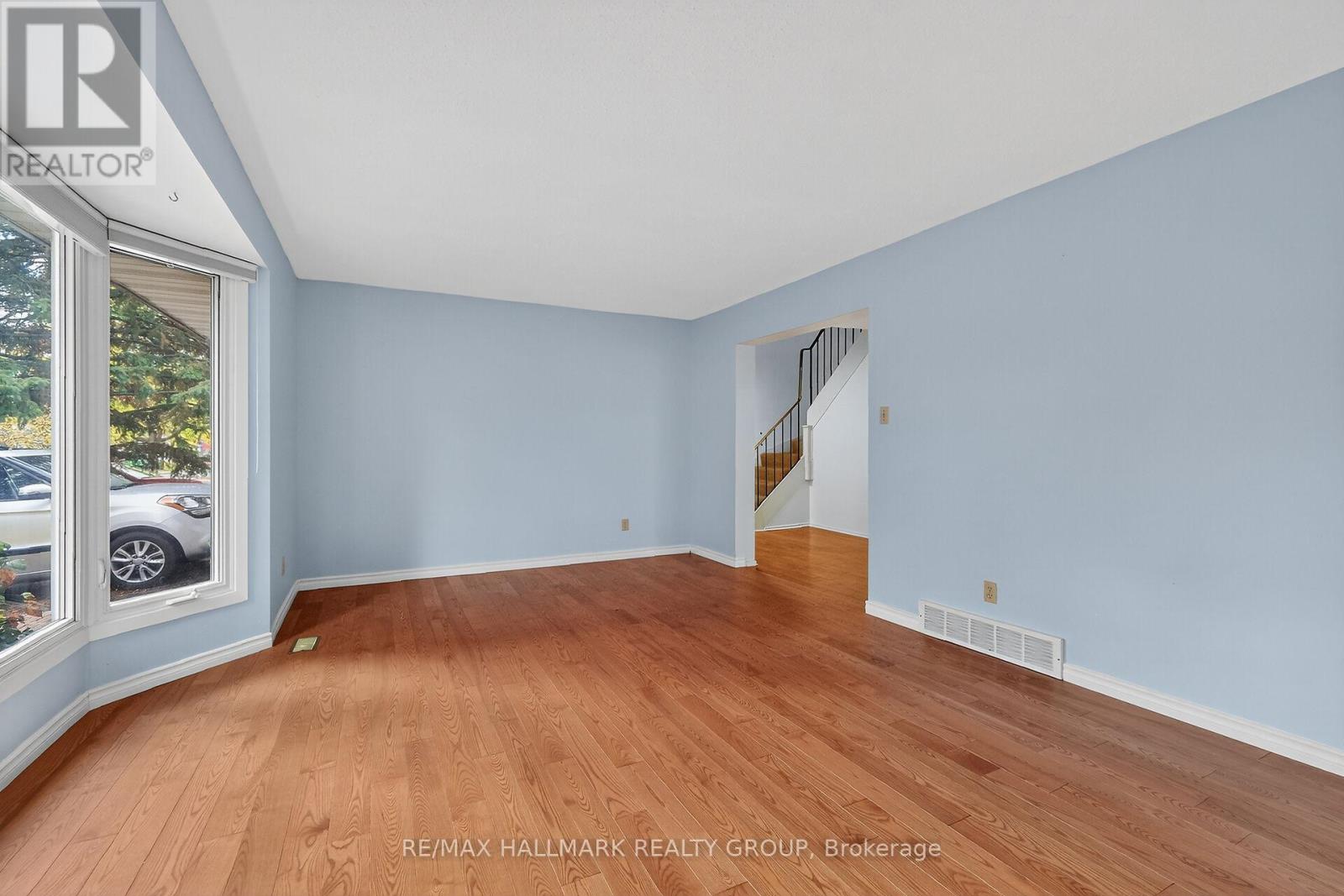 1415 Plumber Avenue, Ottawa, Ontario  K1K 4B2 - Photo 5 - X12485358