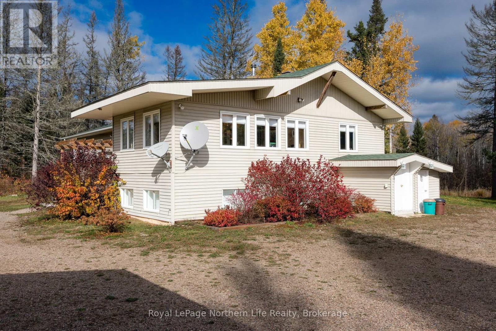 809 Cameron Road, Papineau-Cameron, Ontario  P0H 1V0 - Photo 2 - X12464971