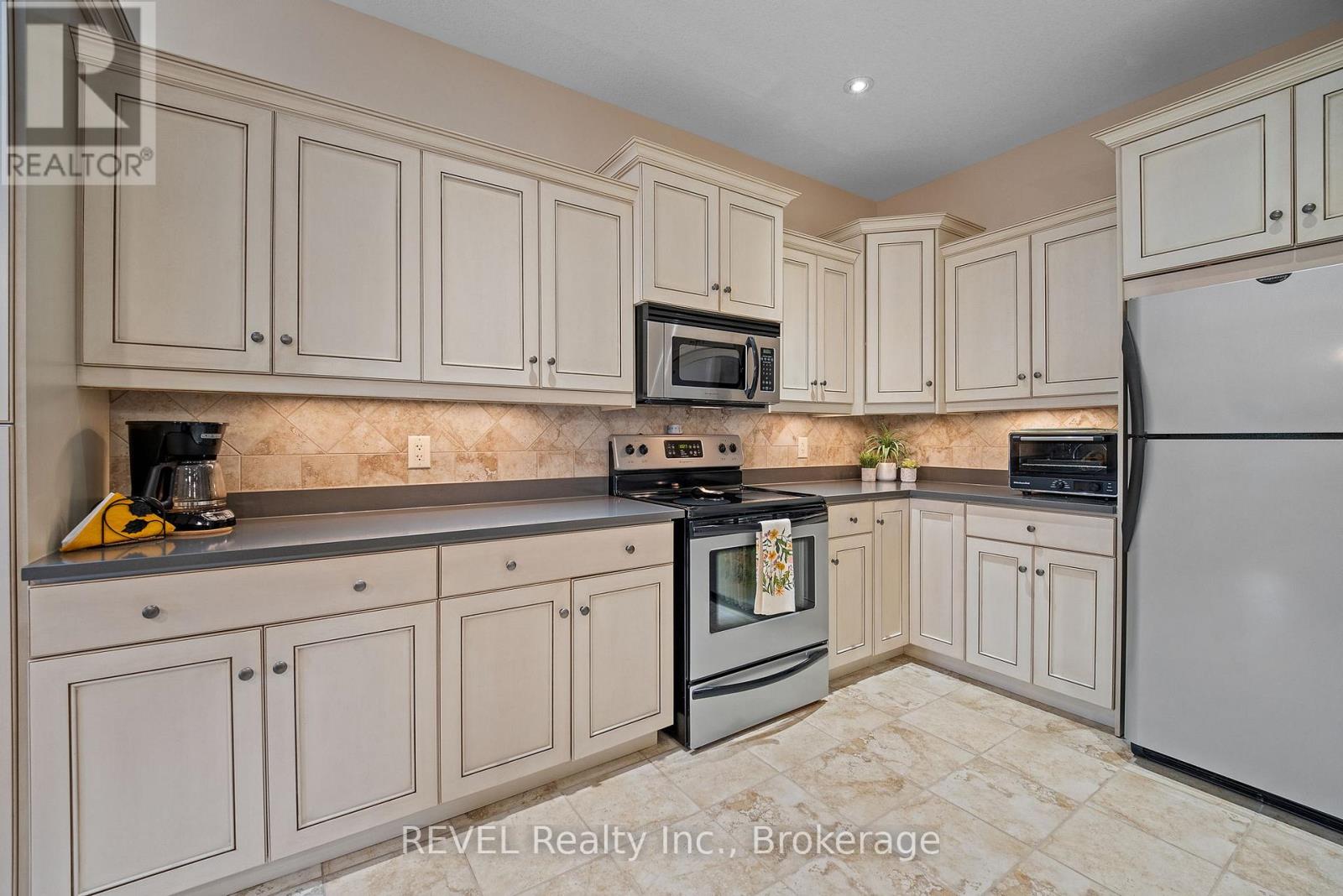 404 Jordyn Drive, Fort Erie, Ontario  L2A 6T6 - Photo 16 - X12485366