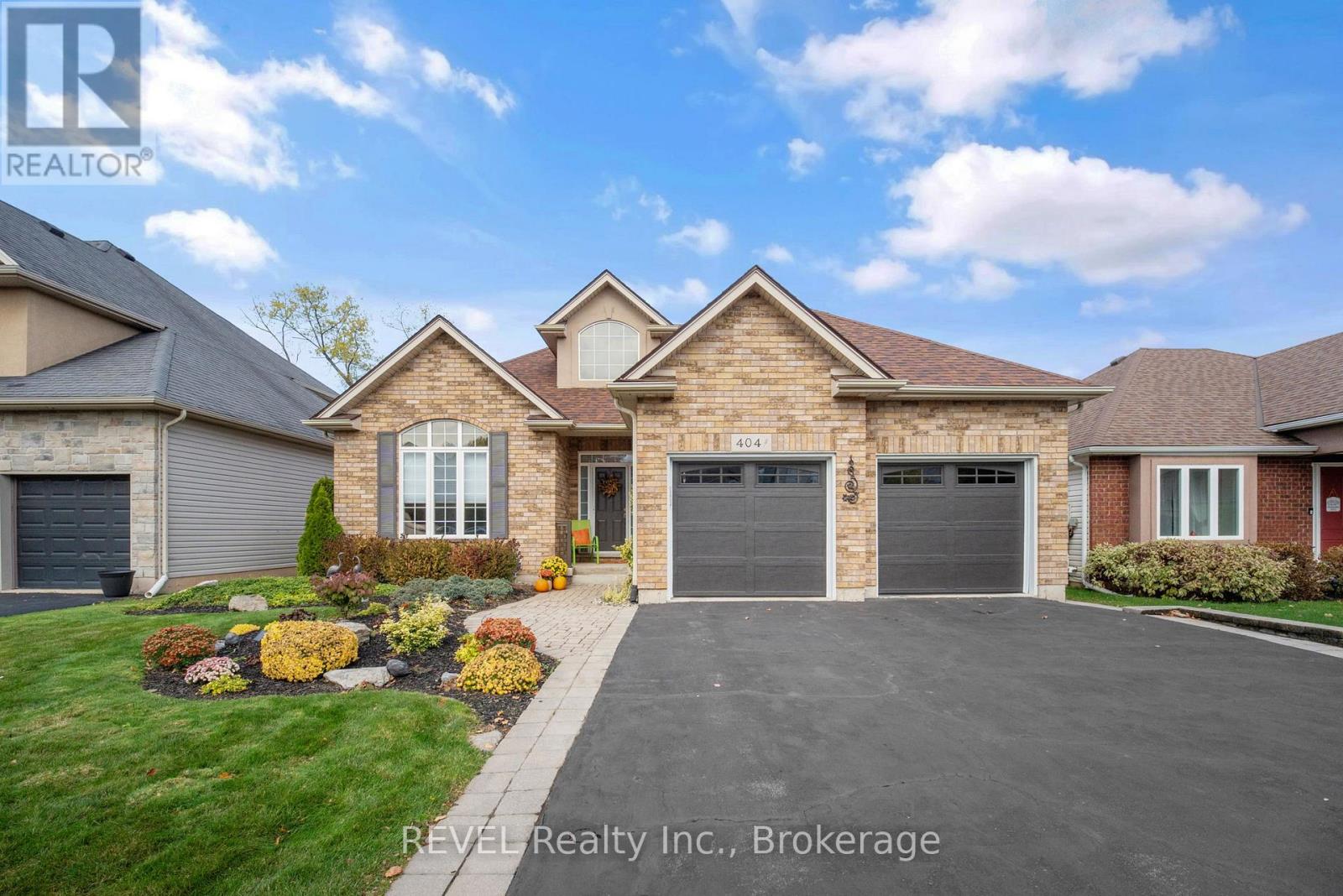 404 Jordyn Drive, Fort Erie, Ontario  L2A 6T6 - Photo 2 - X12485366