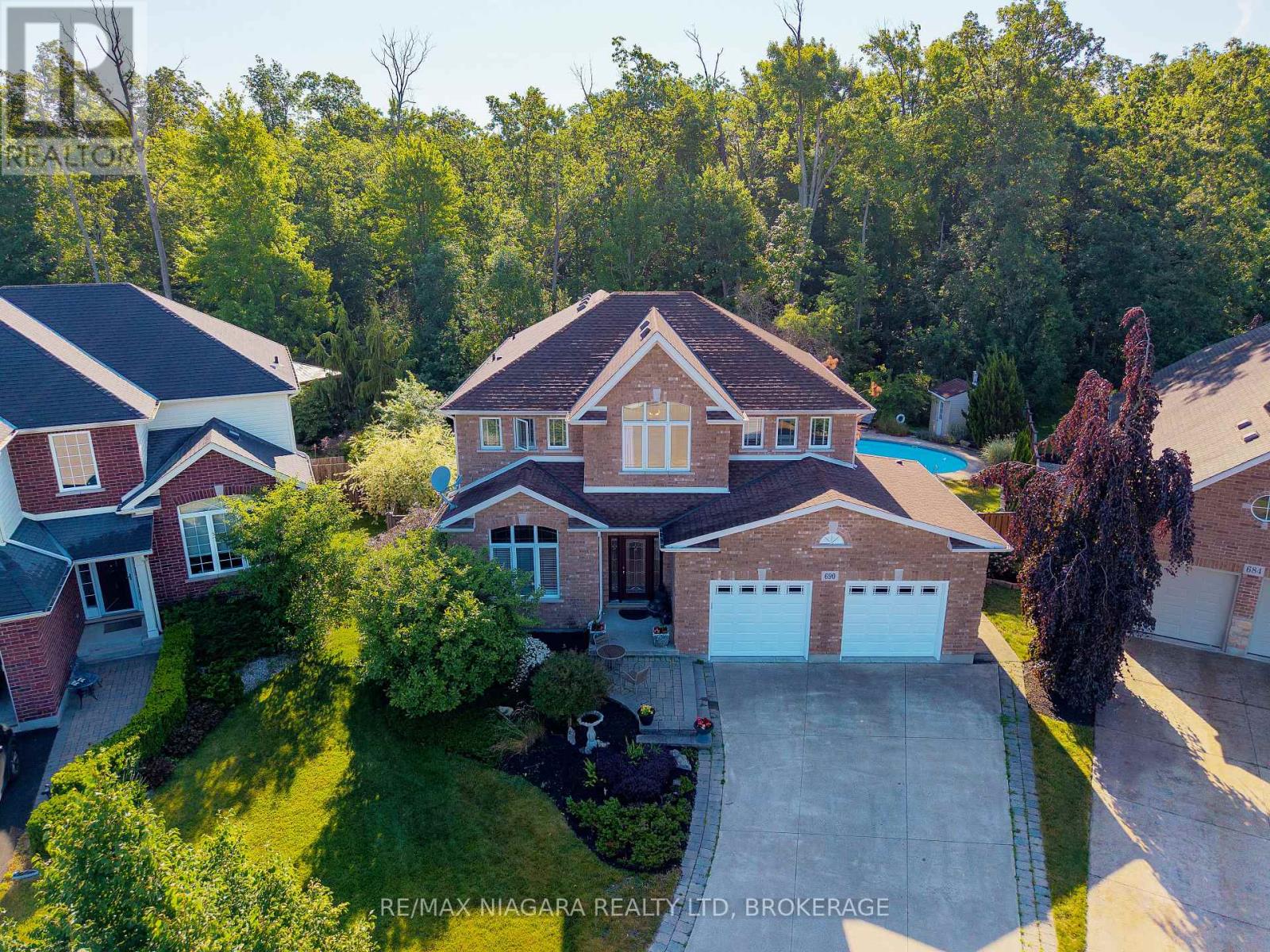 690 Brian Street, Fort Erie, Ontario  L2A 6W2 - Photo 1 - X12485388