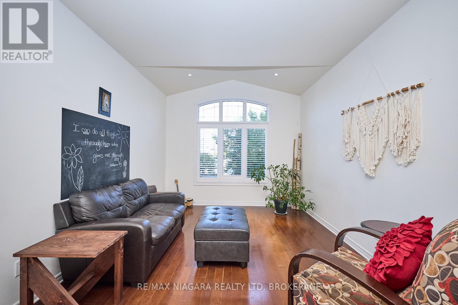 690 Brian Street, Fort Erie, Ontario  L2A 6W2 - Photo 16 - X12485388