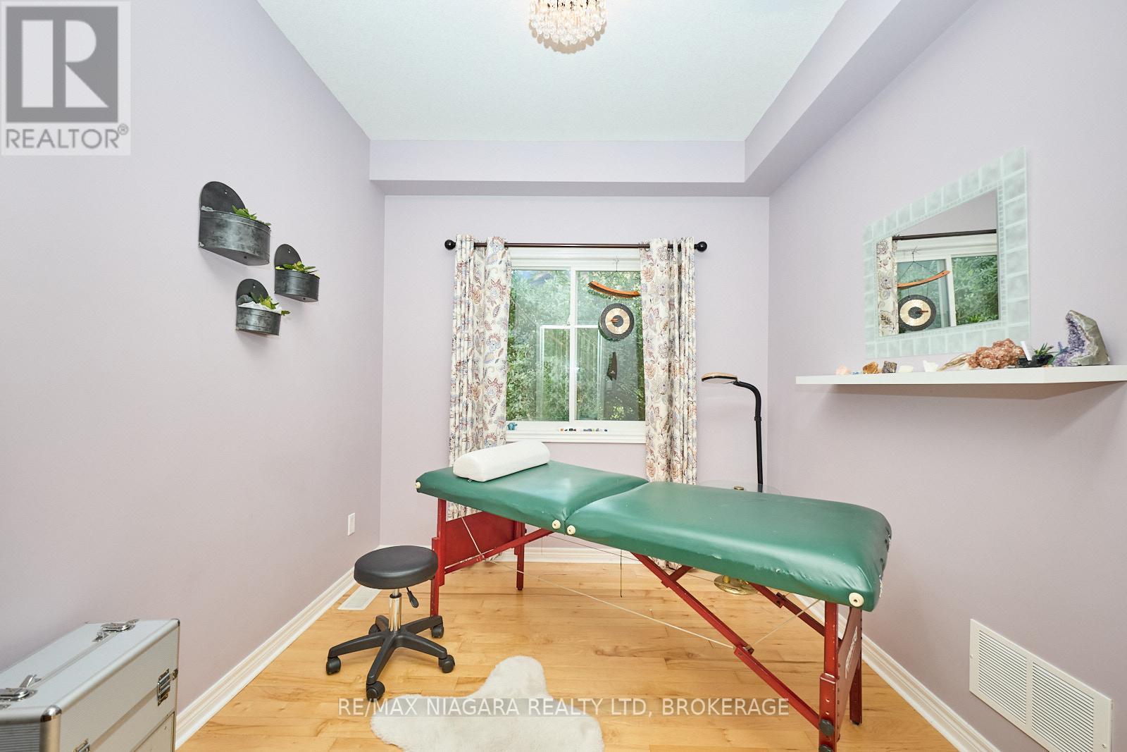 690 Brian Street, Fort Erie, Ontario  L2A 6W2 - Photo 5 - X12485388