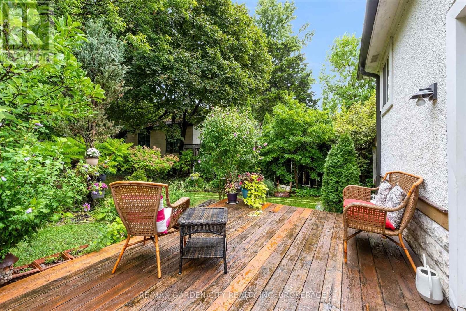 16 Ida Street, St. Catharines (E. Chester), Ontario  L2R 3X4 - Photo 18 - X12485392