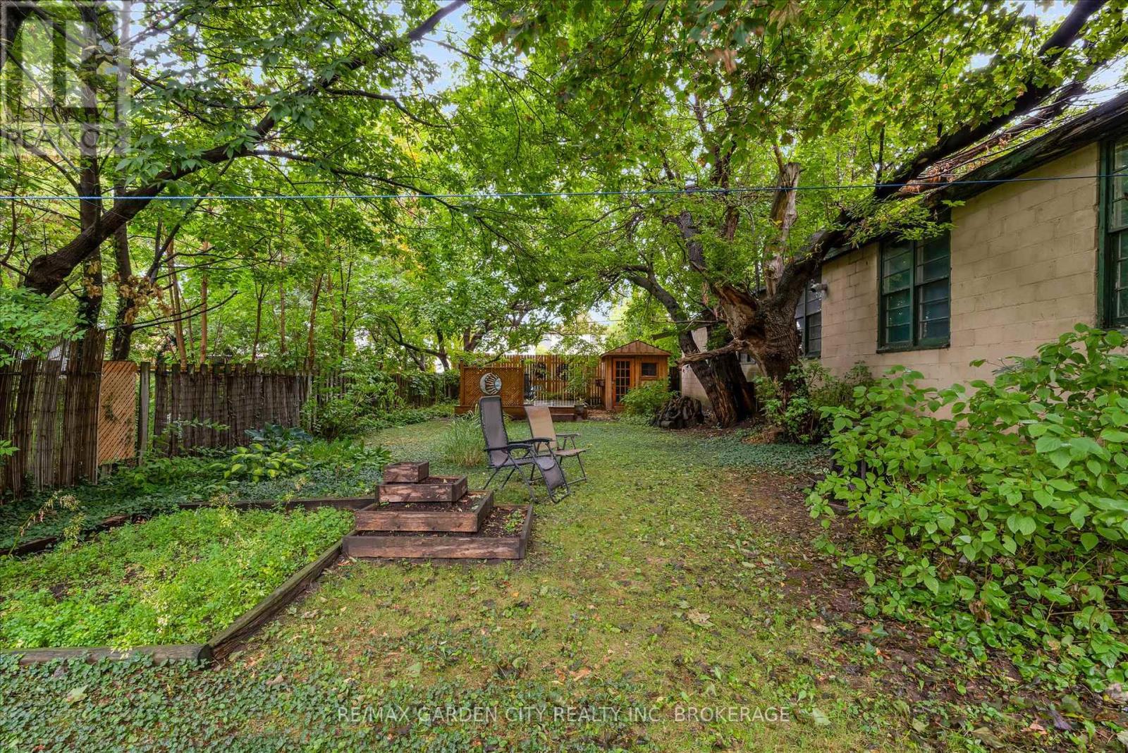 16 Ida Street, St. Catharines (E. Chester), Ontario  L2R 3X4 - Photo 24 - X12485392