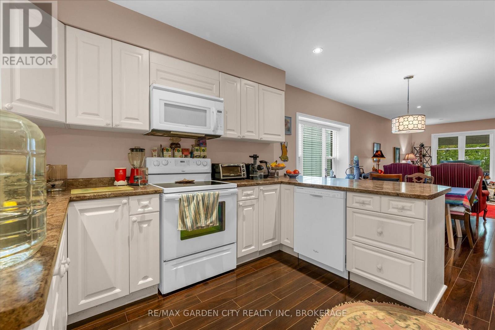 16 Ida Street, St. Catharines (E. Chester), Ontario  L2R 3X4 - Photo 7 - X12485392