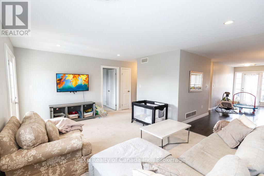 72 - 3320 Meadowgate Boulevard, London South, Ontario N6M 0A7 - Photo 7 - X12485373