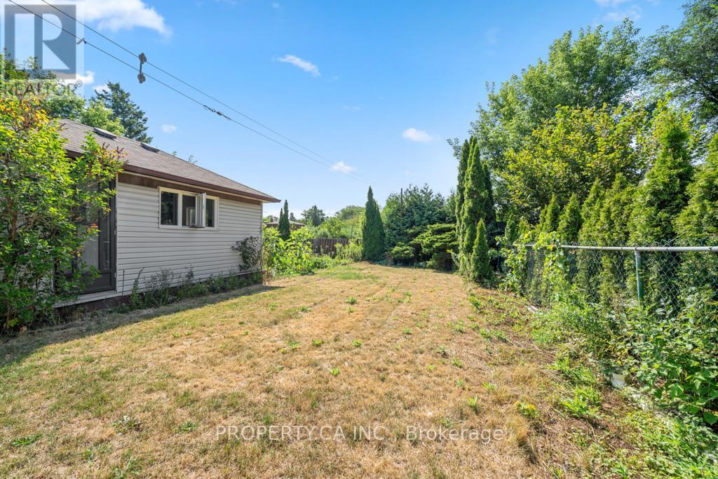 35 Farrell Avenue, Toronto, Ontario  M2R 1C7 - Photo 9 - C12485198