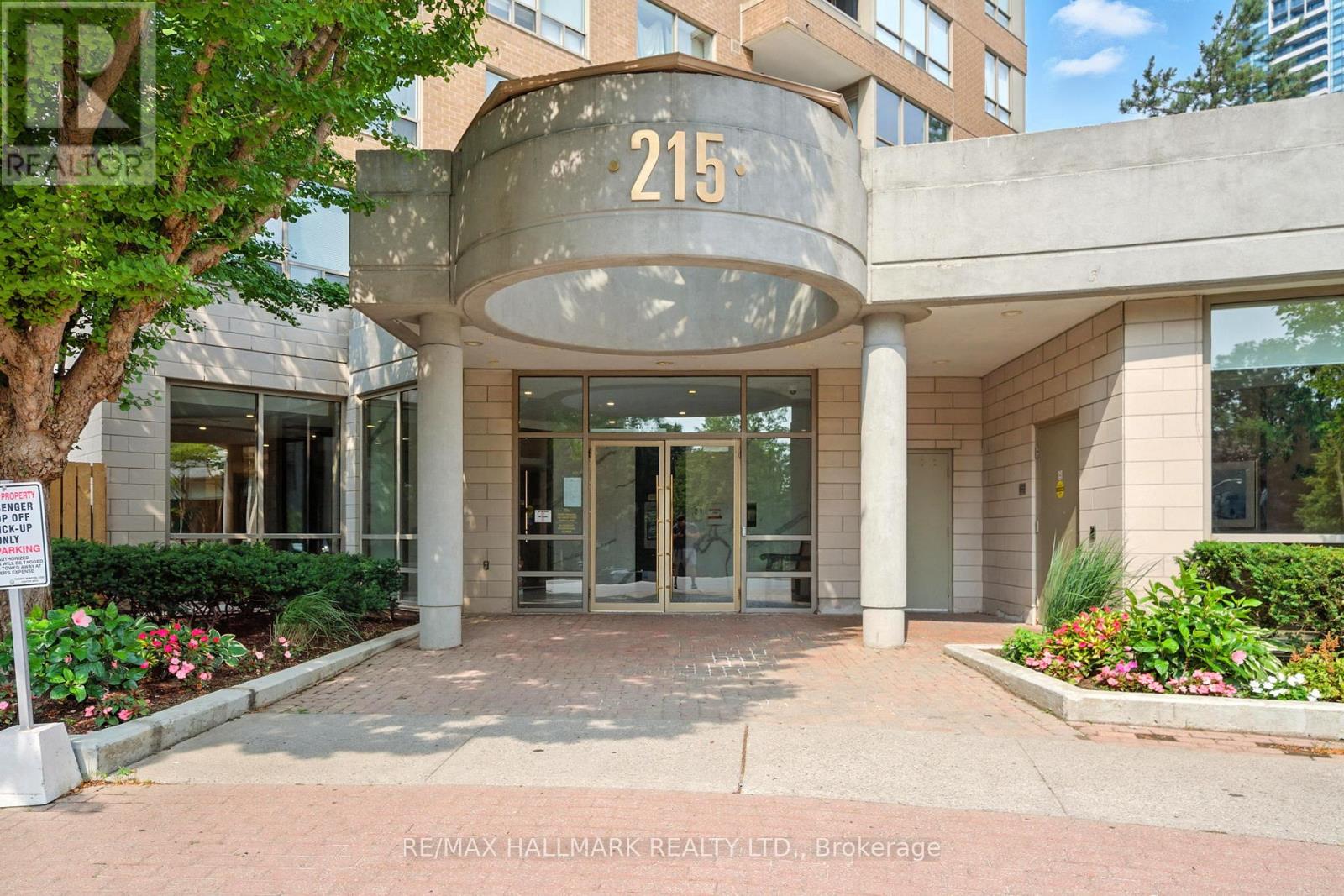 2002 - 215 Wynford Drive, Toronto, Ontario  M3C 3P5 - Photo 2 - C12485245