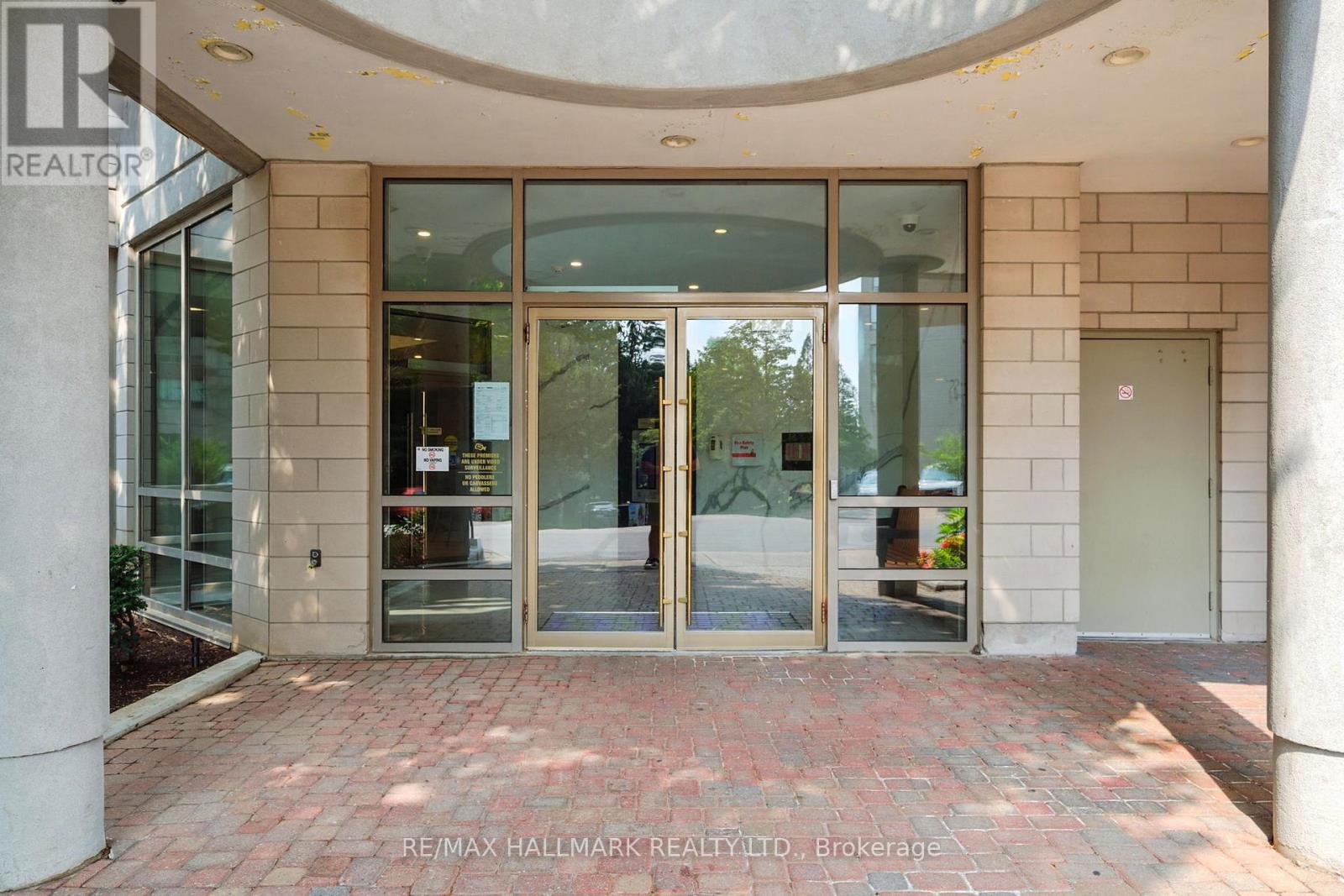 2002 - 215 Wynford Drive, Toronto, Ontario  M3C 3P5 - Photo 3 - C12485245