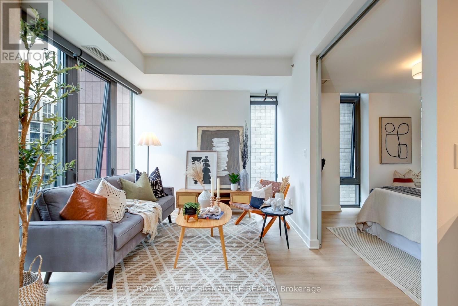 704 - 32 Camden Street, Toronto, Ontario  M5V 0G4 - Photo 2 - C12485258