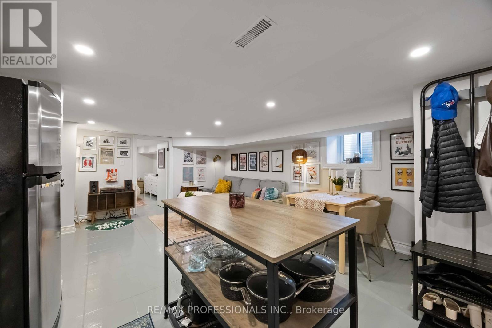 Basement Unit - 2 Afton Avenue Nw, Toronto, Ontario  M6J 1R7 - Photo 18 - C12485281