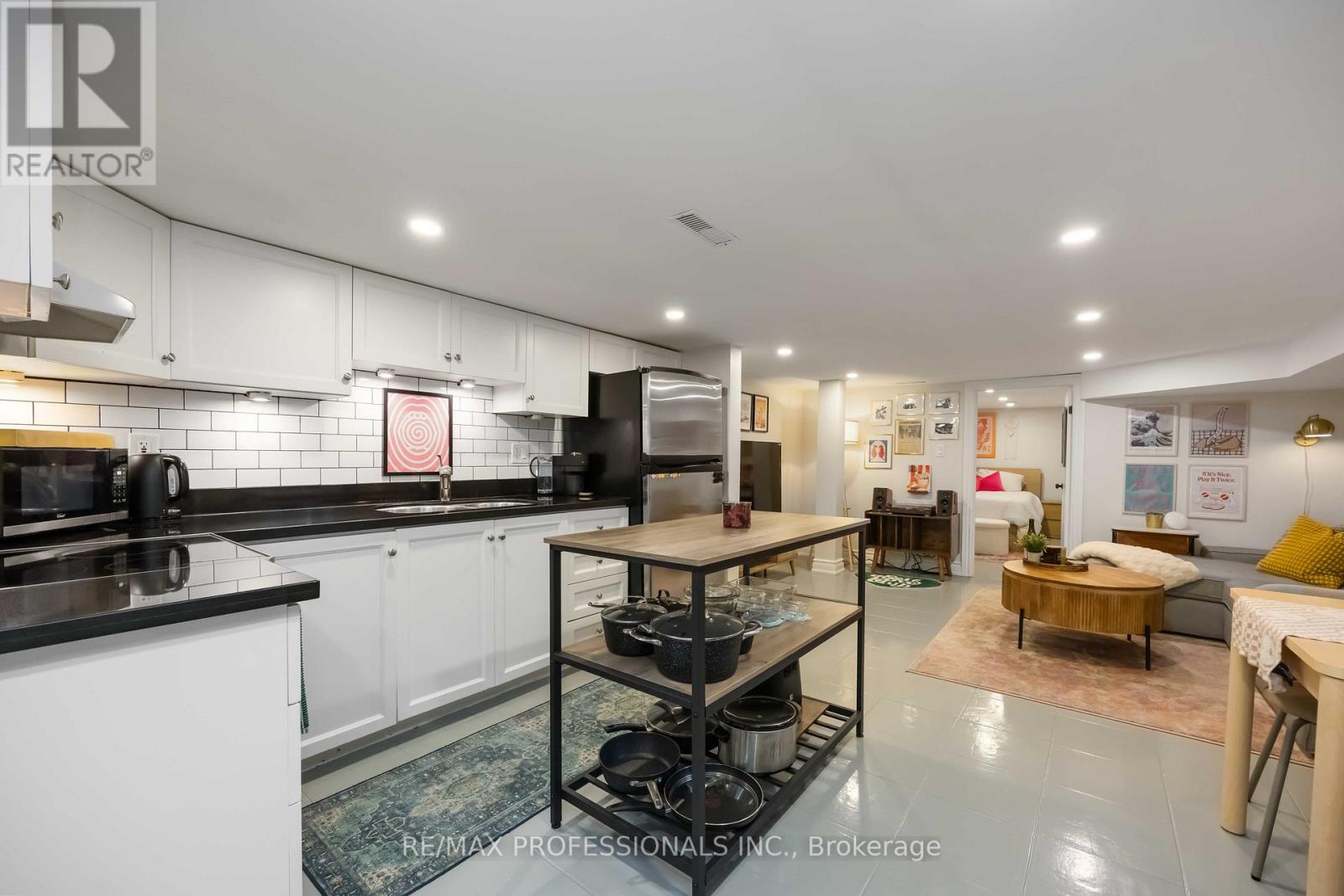 Basement Unit - 2 Afton Avenue Nw, Toronto, Ontario  M6J 1R7 - Photo 22 - C12485281