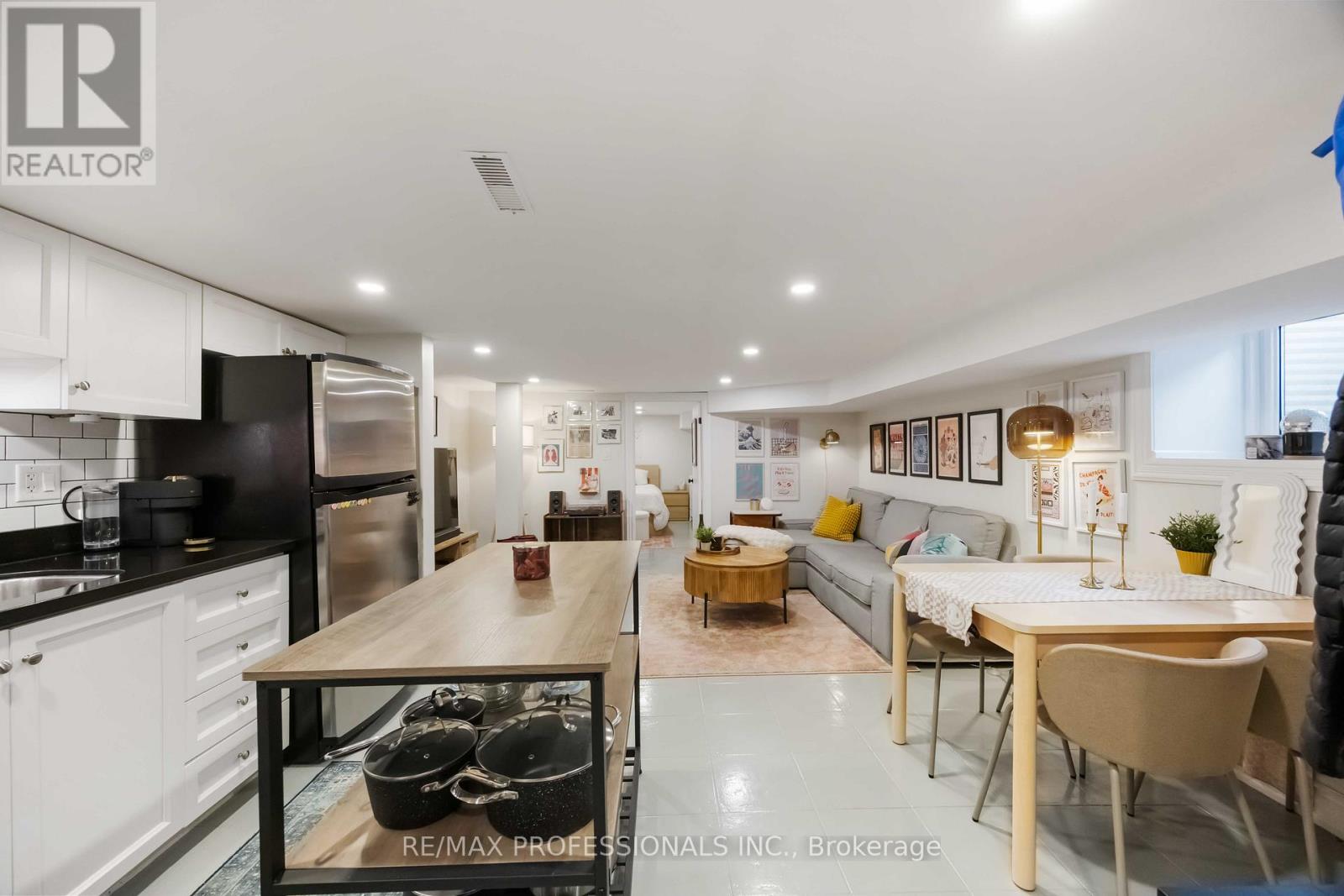 Basement Unit - 2 Afton Avenue Nw, Toronto, Ontario  M6J 1R7 - Photo 5 - C12485281