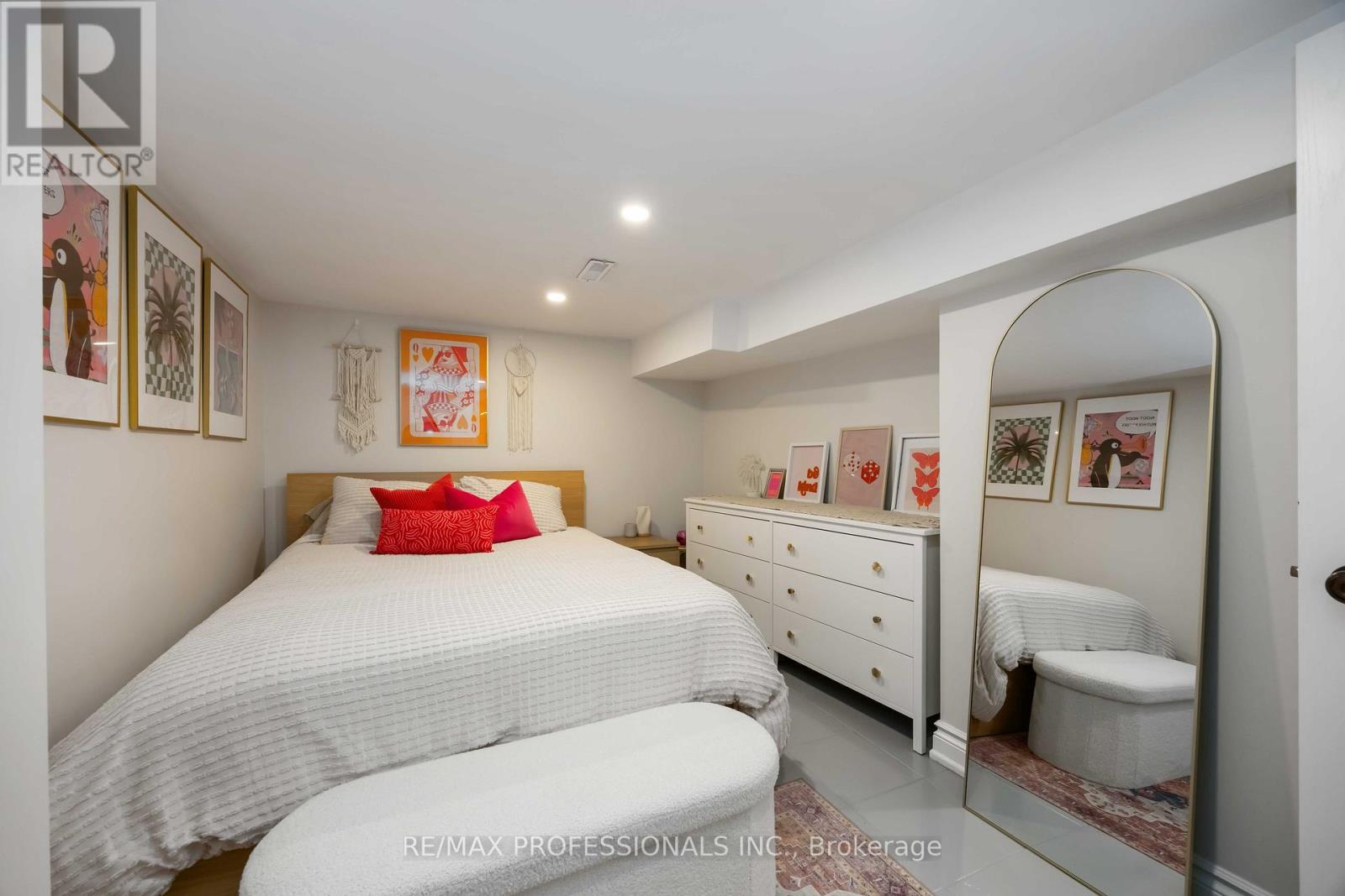 Basement Unit - 2 Afton Avenue Nw, Toronto, Ontario  M6J 1R7 - Photo 7 - C12485281