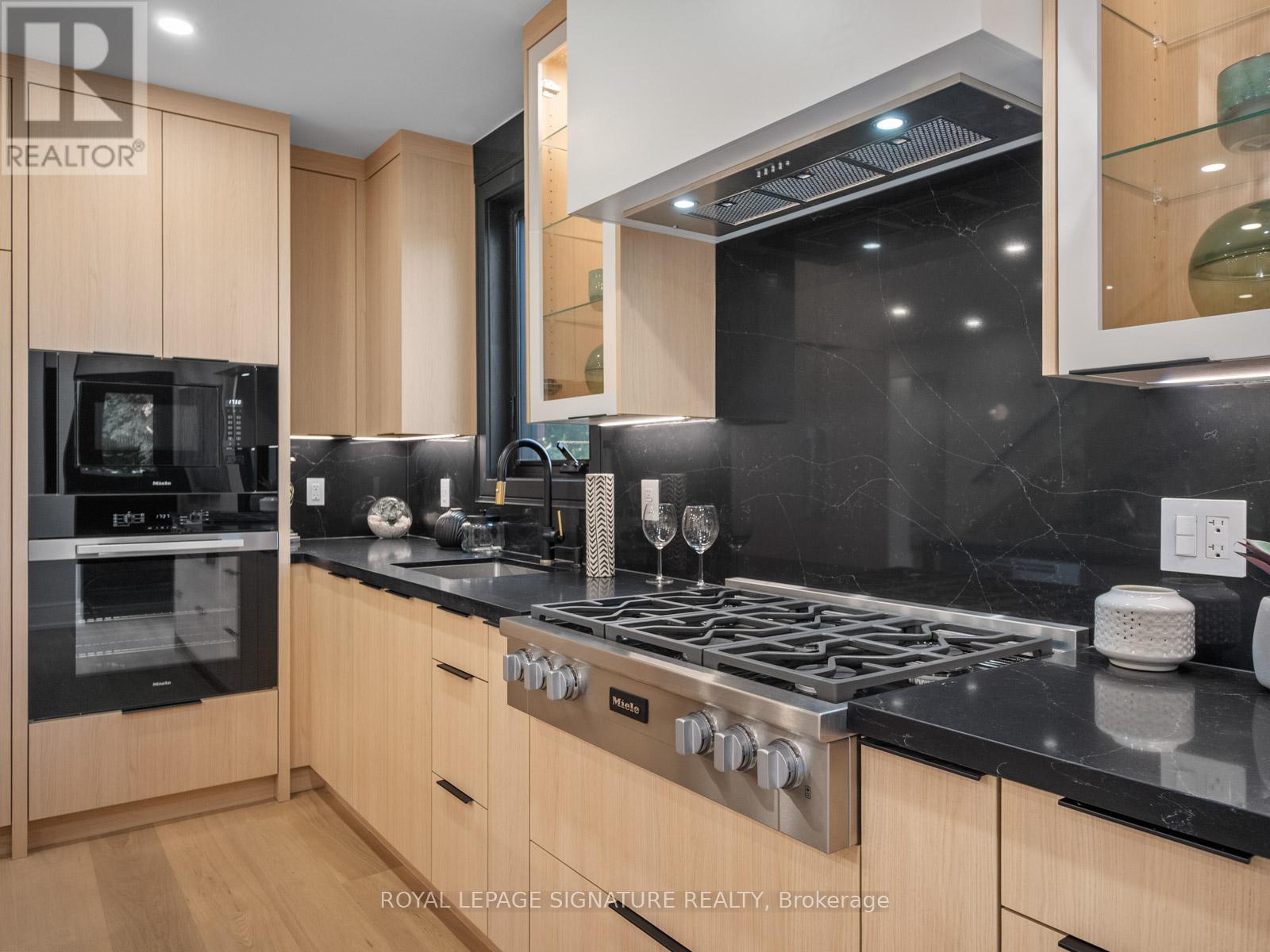 137 Cheltenham Avenue, Toronto, Ontario  M4N 1R1 - Photo 12 - C12485310