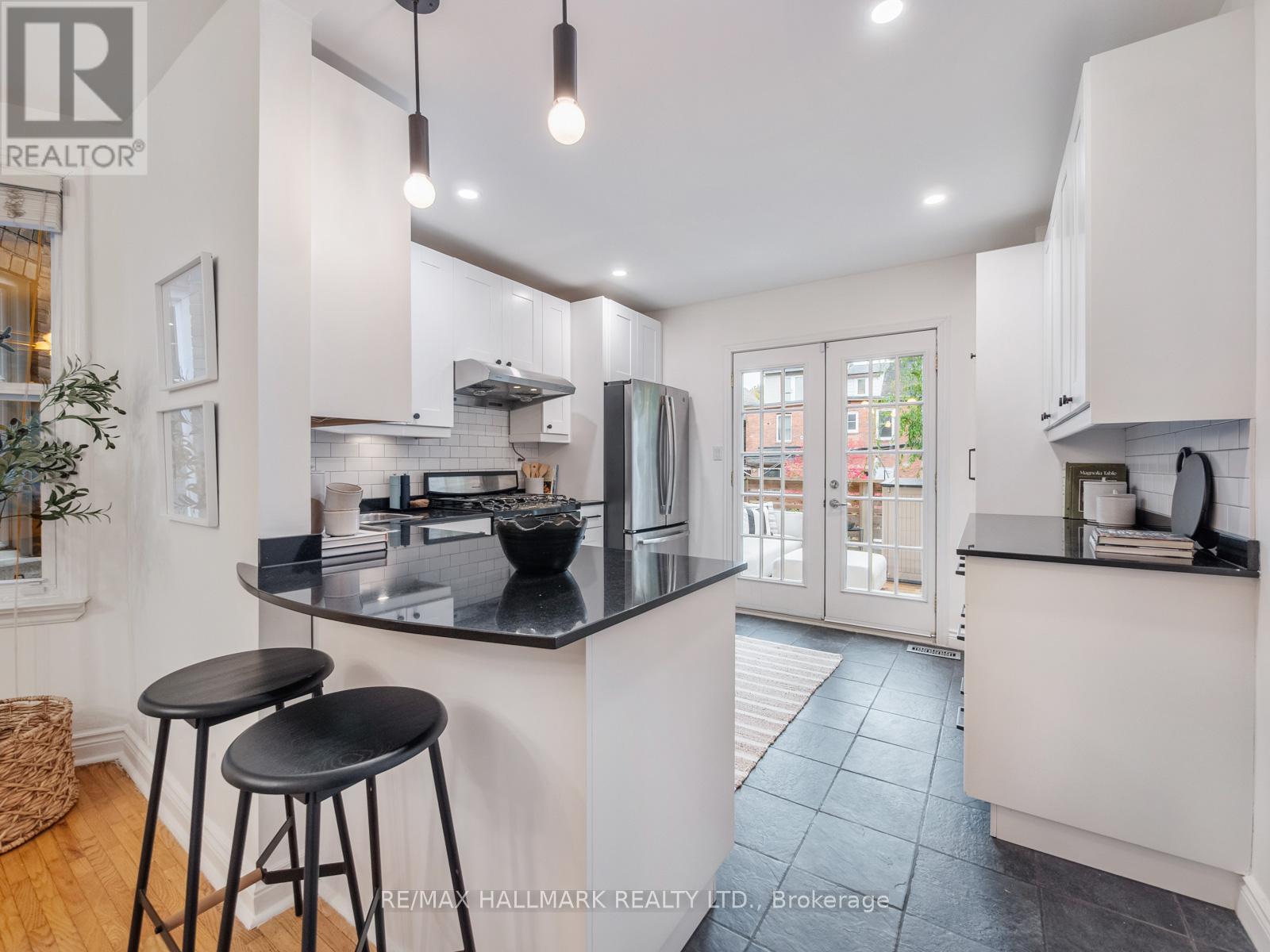 31 Tennis Crescent, Toronto (North Riverdale), Ontario  M4K 1J4 - Photo 11 - E12485207