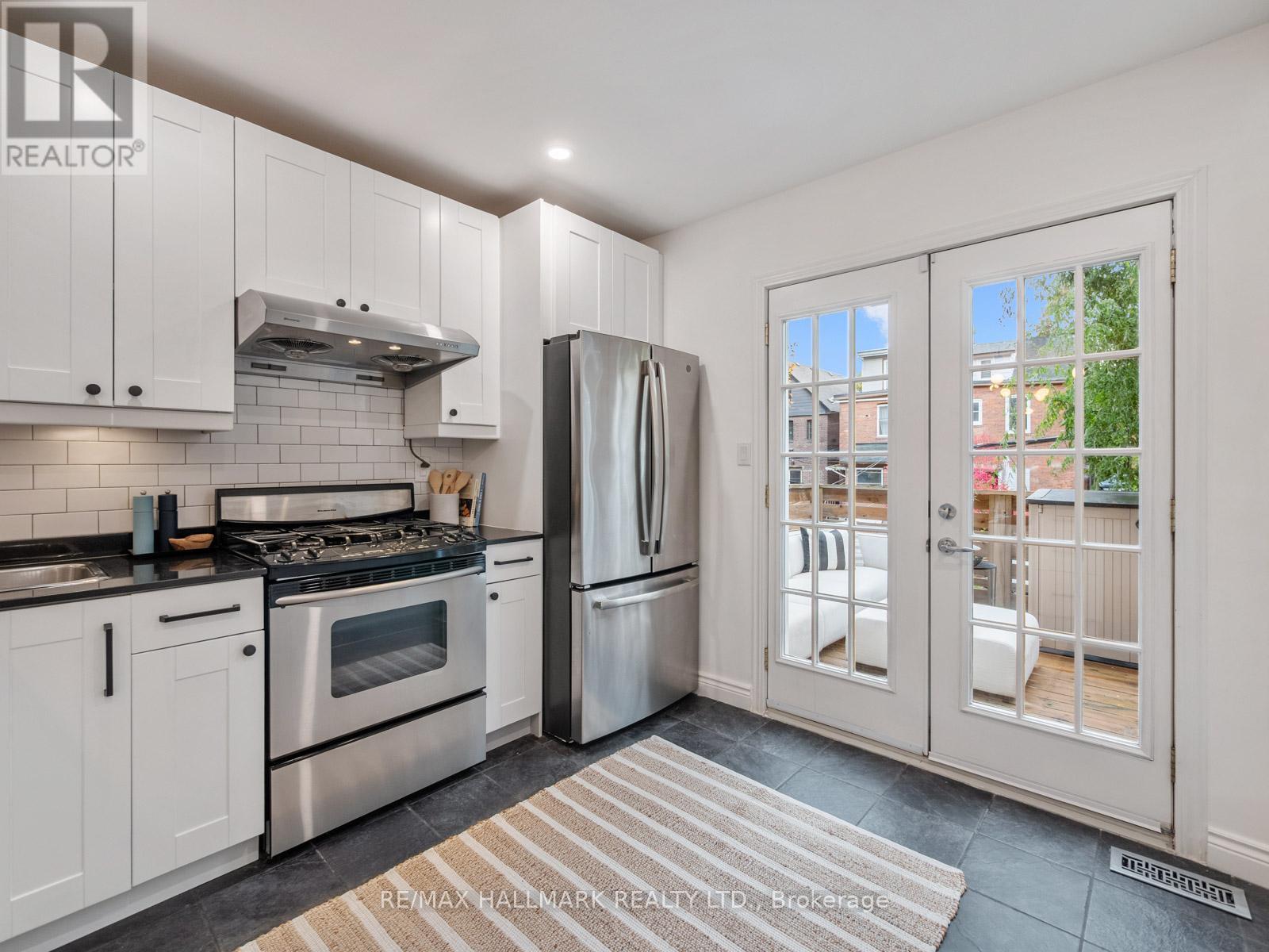 31 Tennis Crescent, Toronto (North Riverdale), Ontario  M4K 1J4 - Photo 12 - E12485207