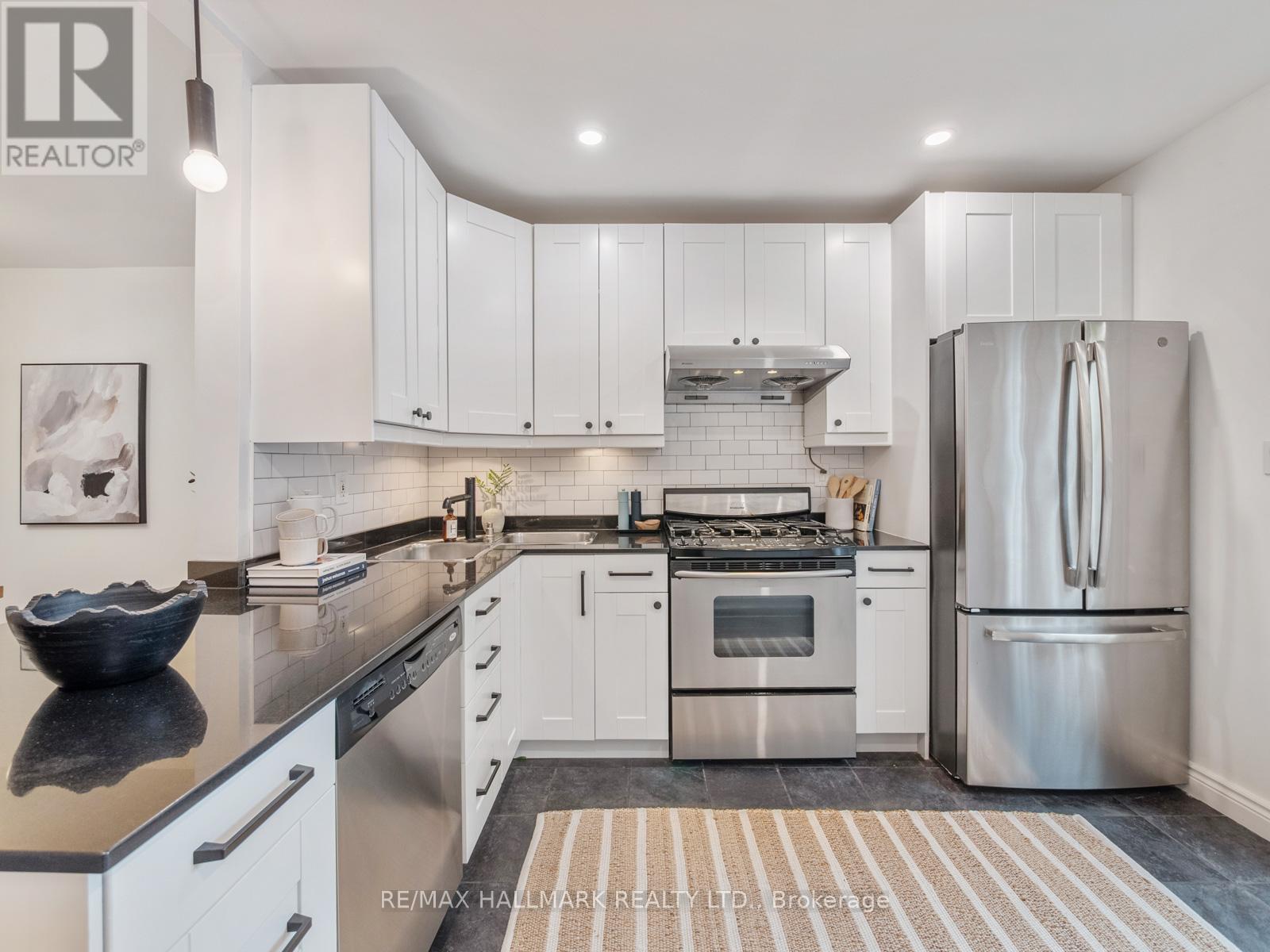 31 Tennis Crescent, Toronto (North Riverdale), Ontario  M4K 1J4 - Photo 13 - E12485207