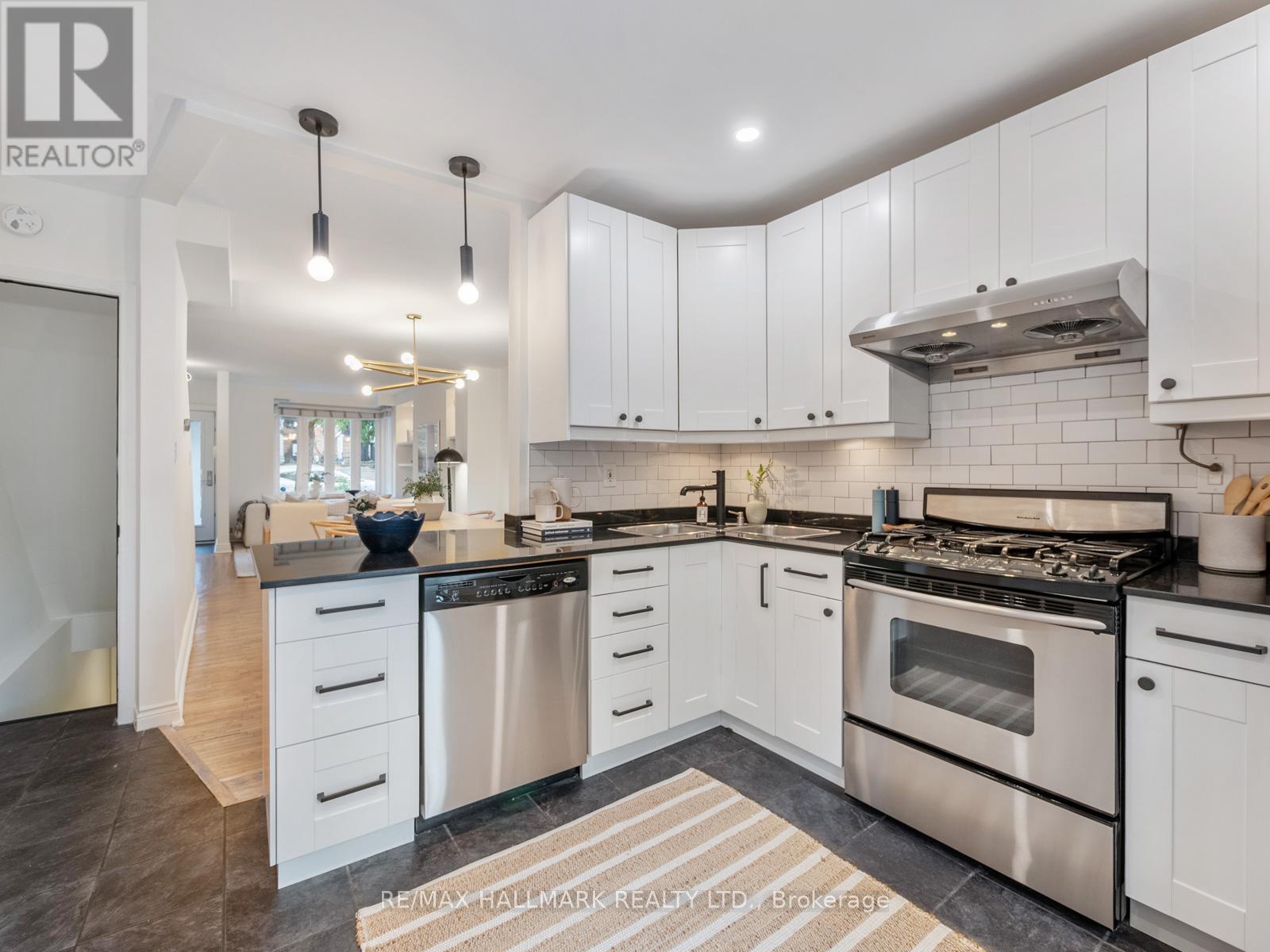 31 Tennis Crescent, Toronto (North Riverdale), Ontario  M4K 1J4 - Photo 14 - E12485207