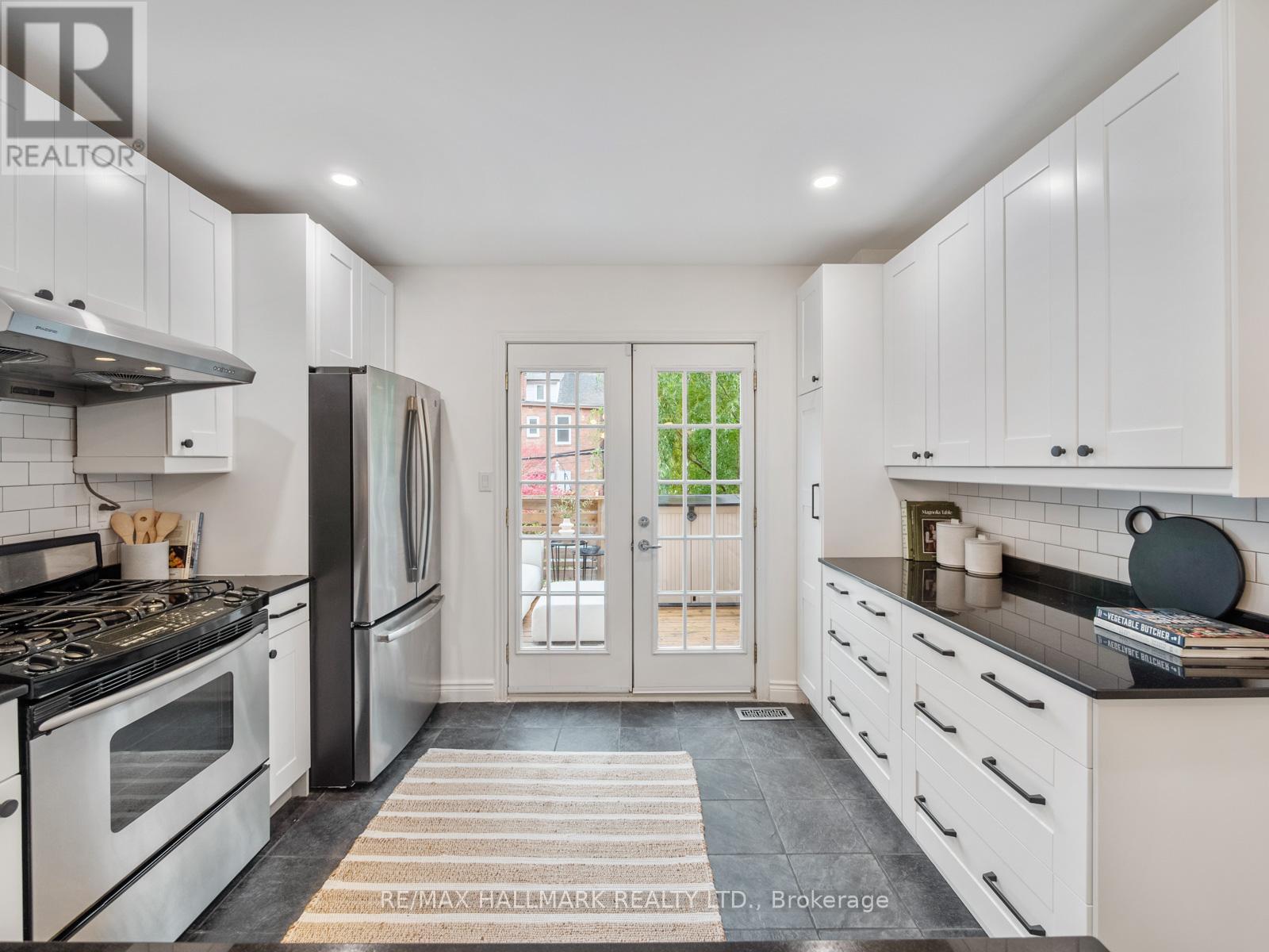 31 Tennis Crescent, Toronto (North Riverdale), Ontario  M4K 1J4 - Photo 16 - E12485207