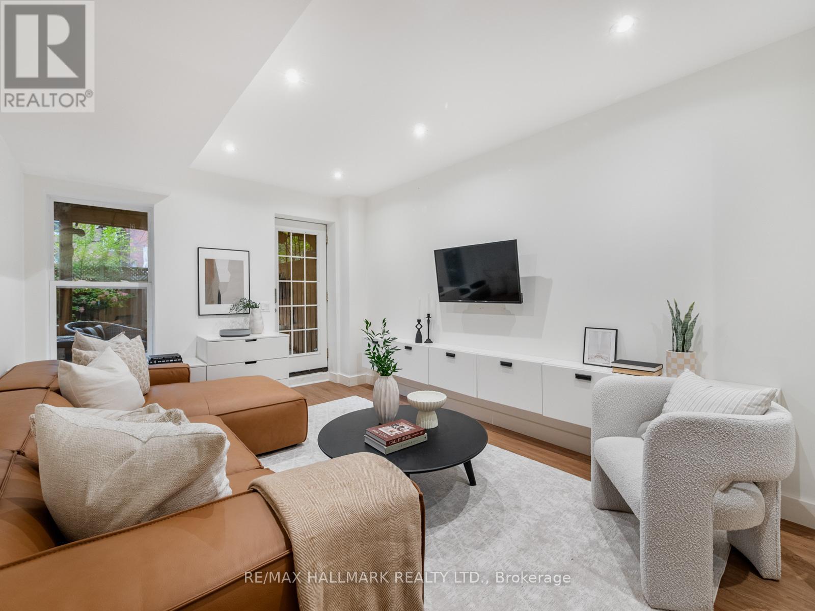 31 Tennis Crescent, Toronto (North Riverdale), Ontario  M4K 1J4 - Photo 38 - E12485207