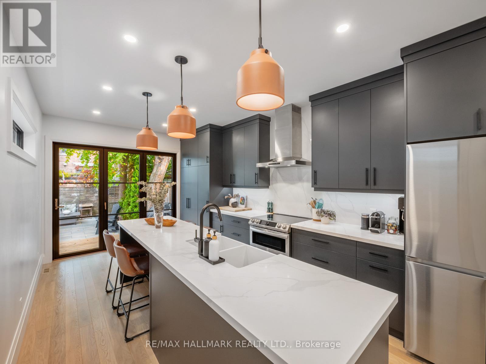 28 Sproat Avenue, Toronto, Ontario  M4M 1W4 - Photo 11 - E12485241