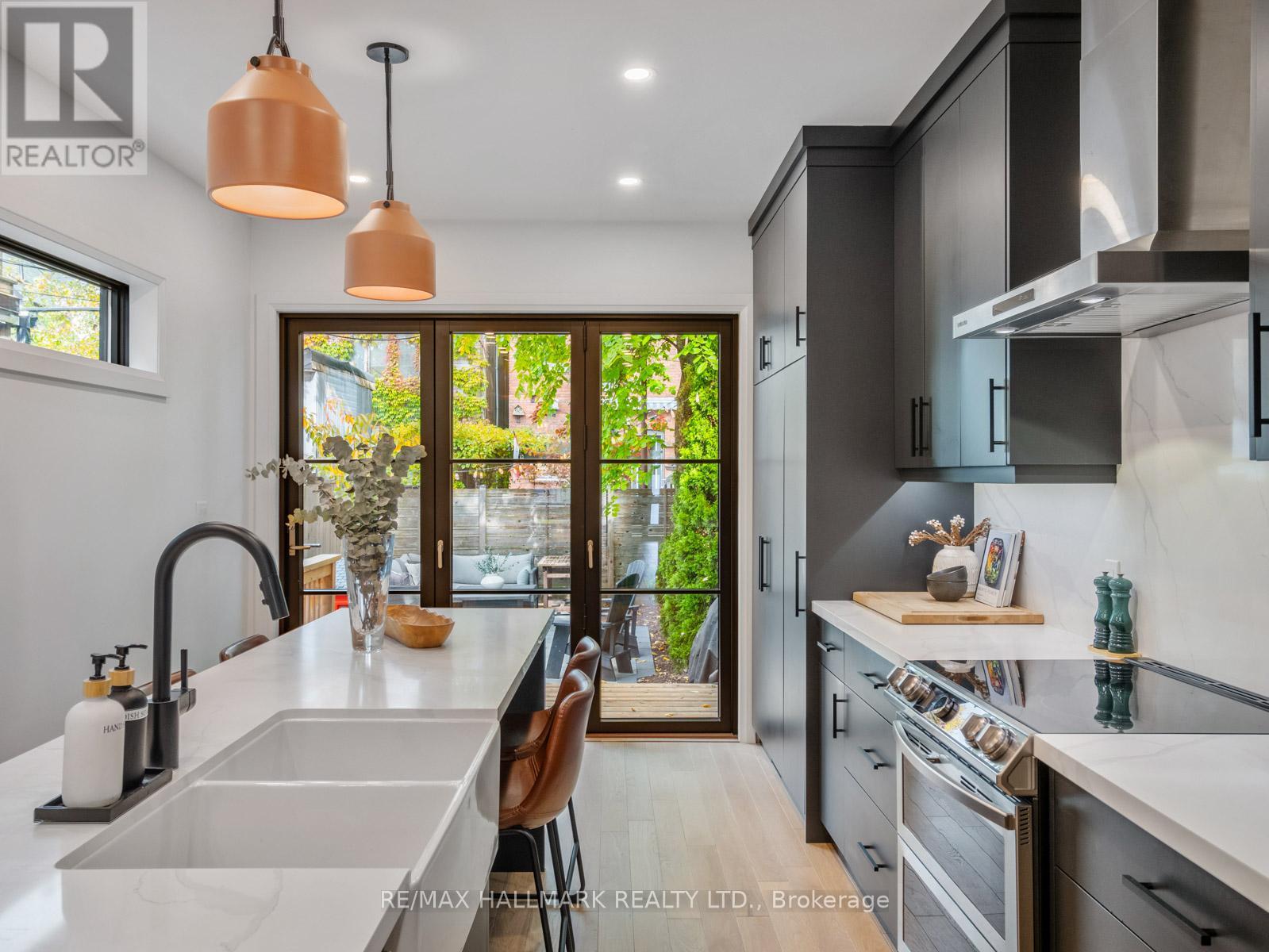 28 Sproat Avenue, Toronto, Ontario  M4M 1W4 - Photo 12 - E12485241