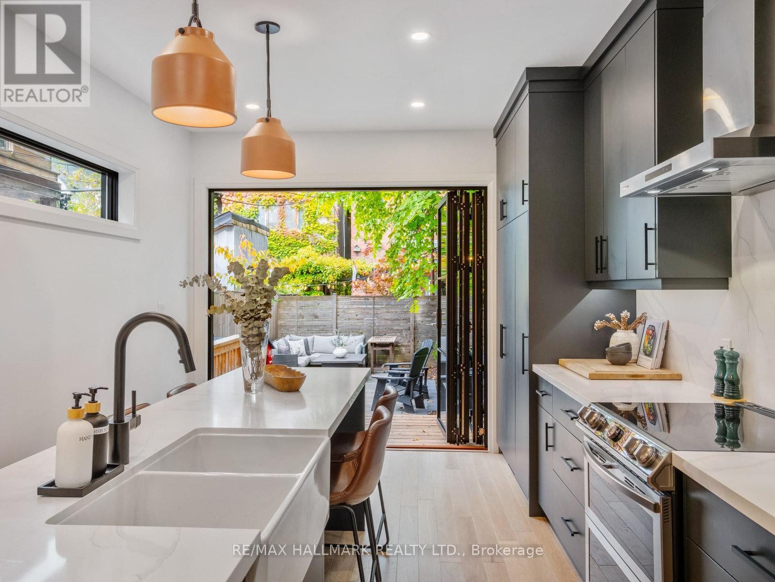 28 Sproat Avenue, Toronto, Ontario  M4M 1W4 - Photo 13 - E12485241