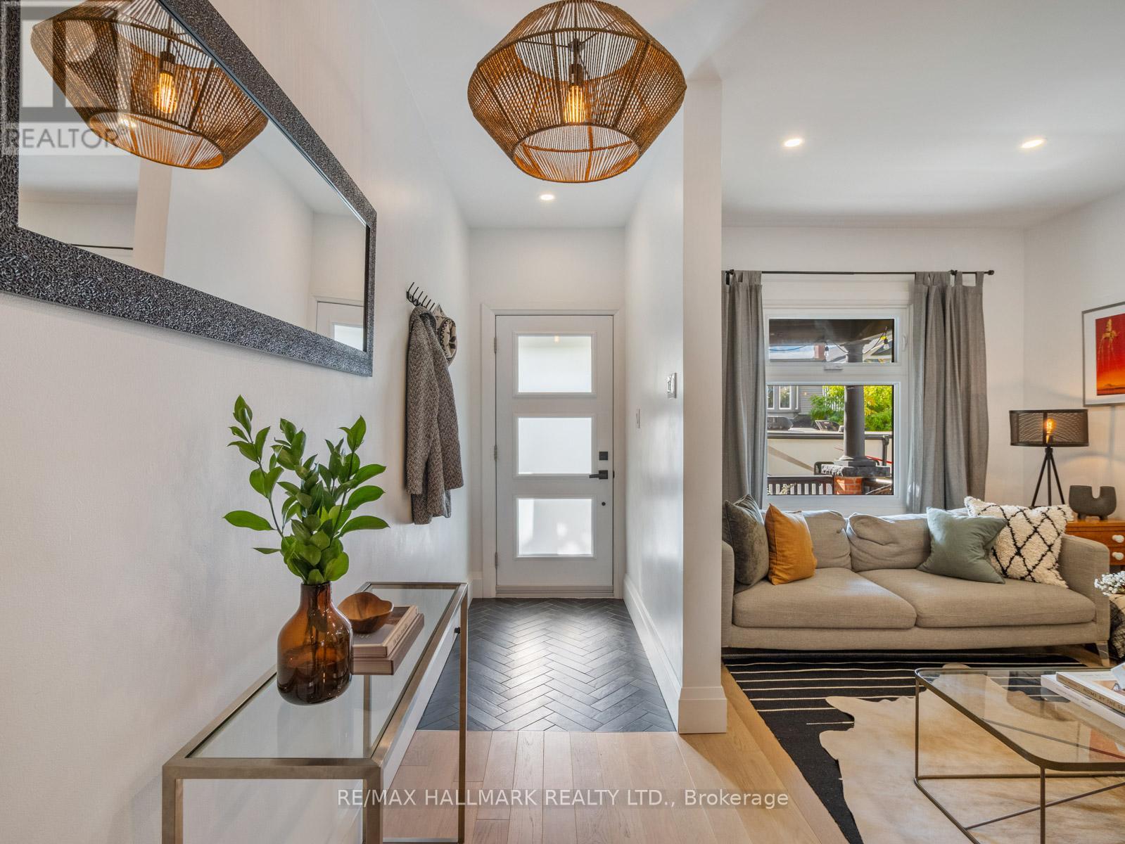 28 Sproat Avenue, Toronto, Ontario  M4M 1W4 - Photo 4 - E12485241